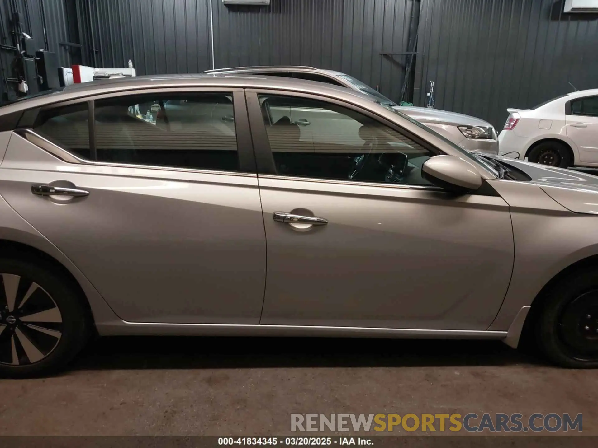 13 Photograph of a damaged car 1N4BL4DV0NN312574 NISSAN ALTIMA 2022