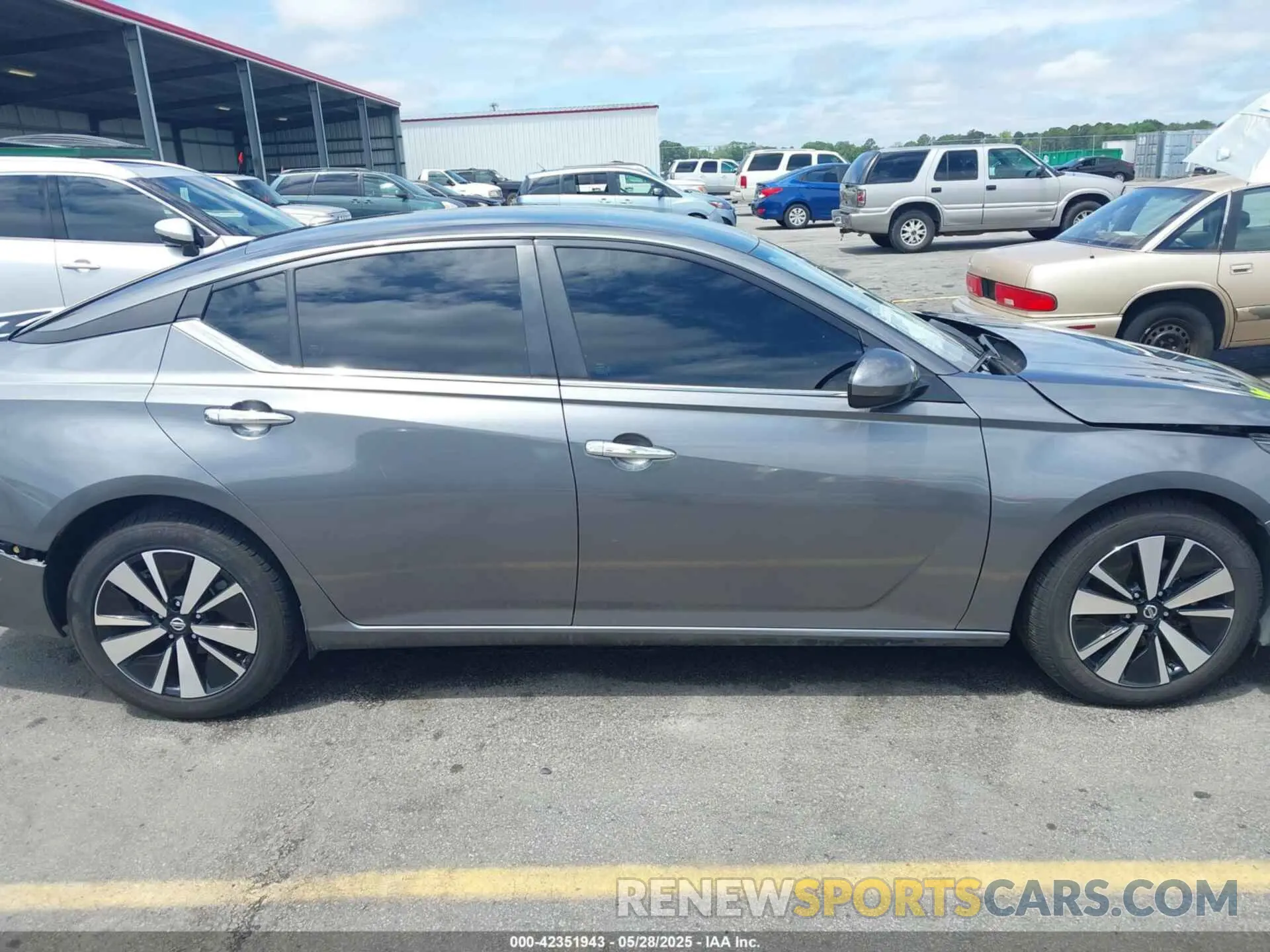 13 Photograph of a damaged car 1N4BL4DV0NN317600 NISSAN ALTIMA 2022