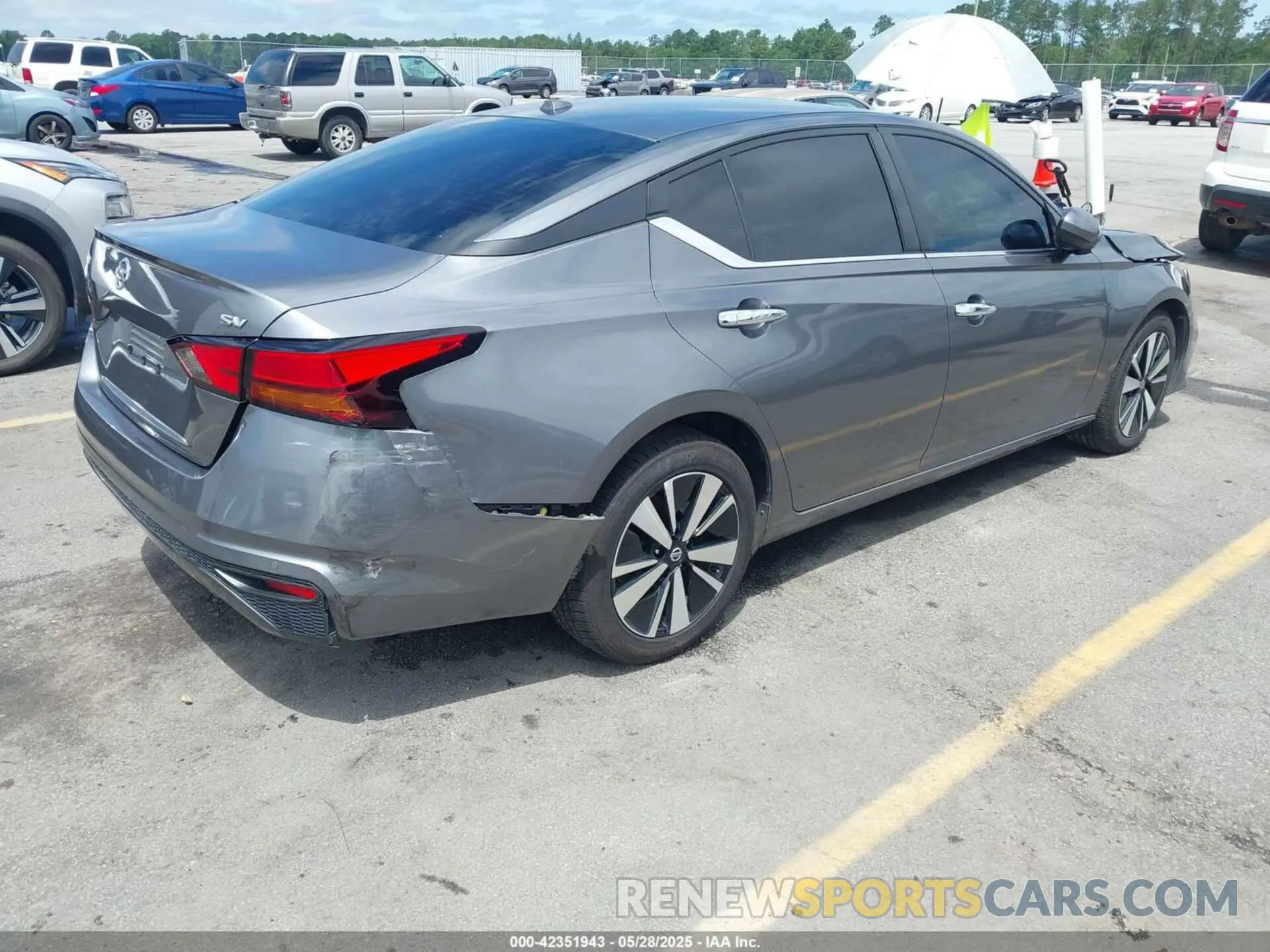4 Photograph of a damaged car 1N4BL4DV0NN317600 NISSAN ALTIMA 2022