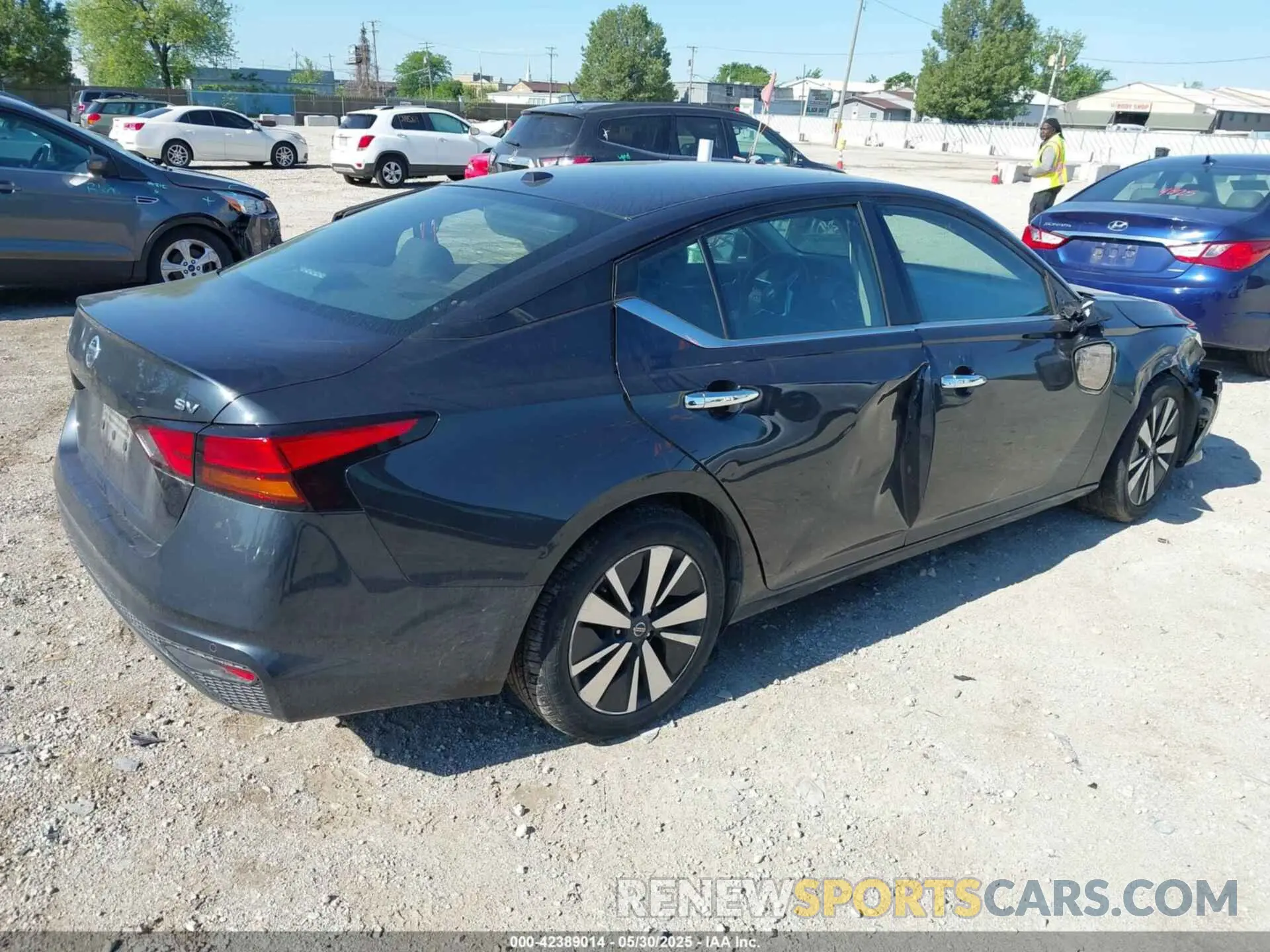 4 Photograph of a damaged car 1N4BL4DV0NN324286 NISSAN ALTIMA 2022