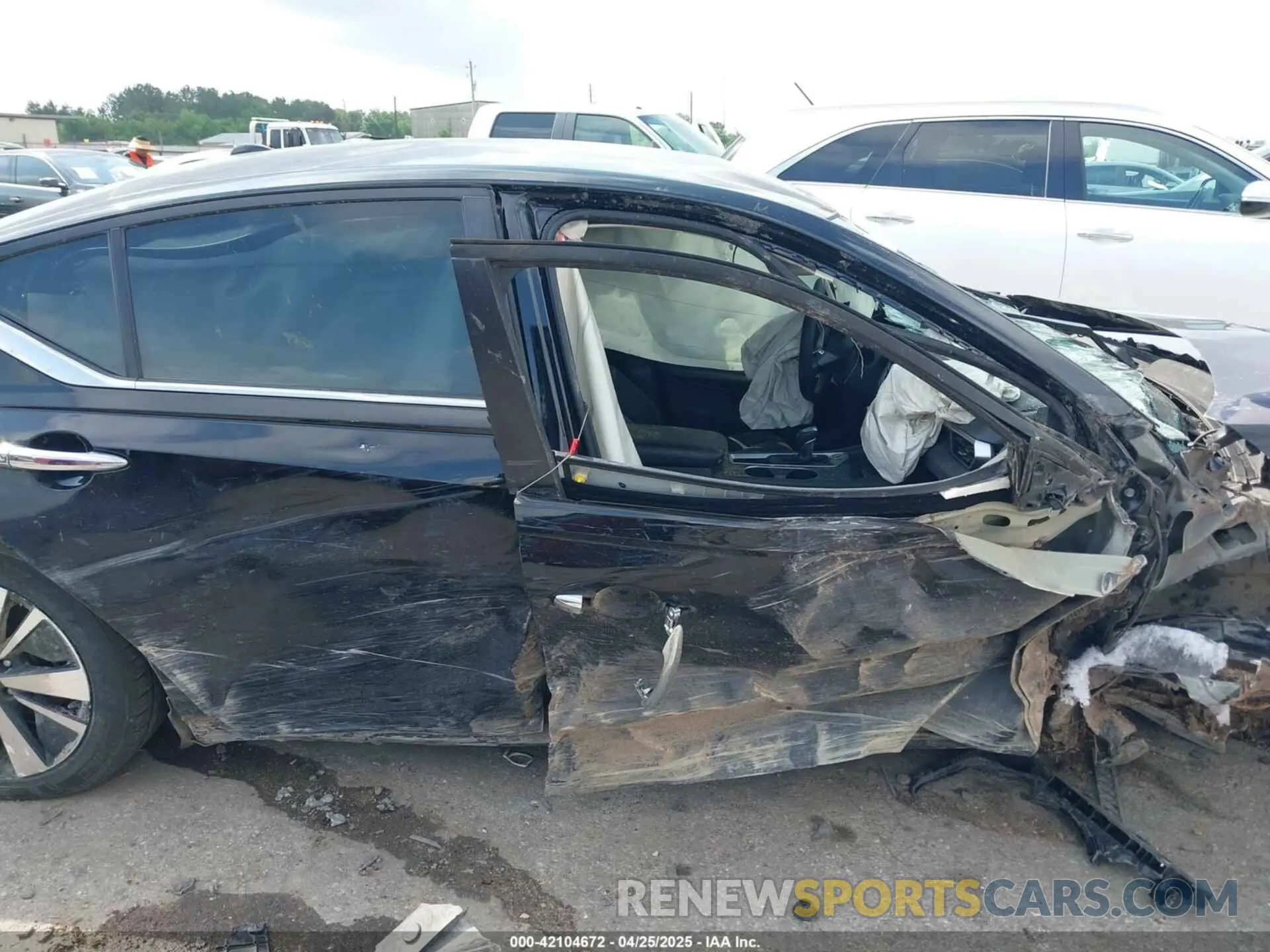 12 Photograph of a damaged car 1N4BL4DV2NN361629 NISSAN ALTIMA 2022