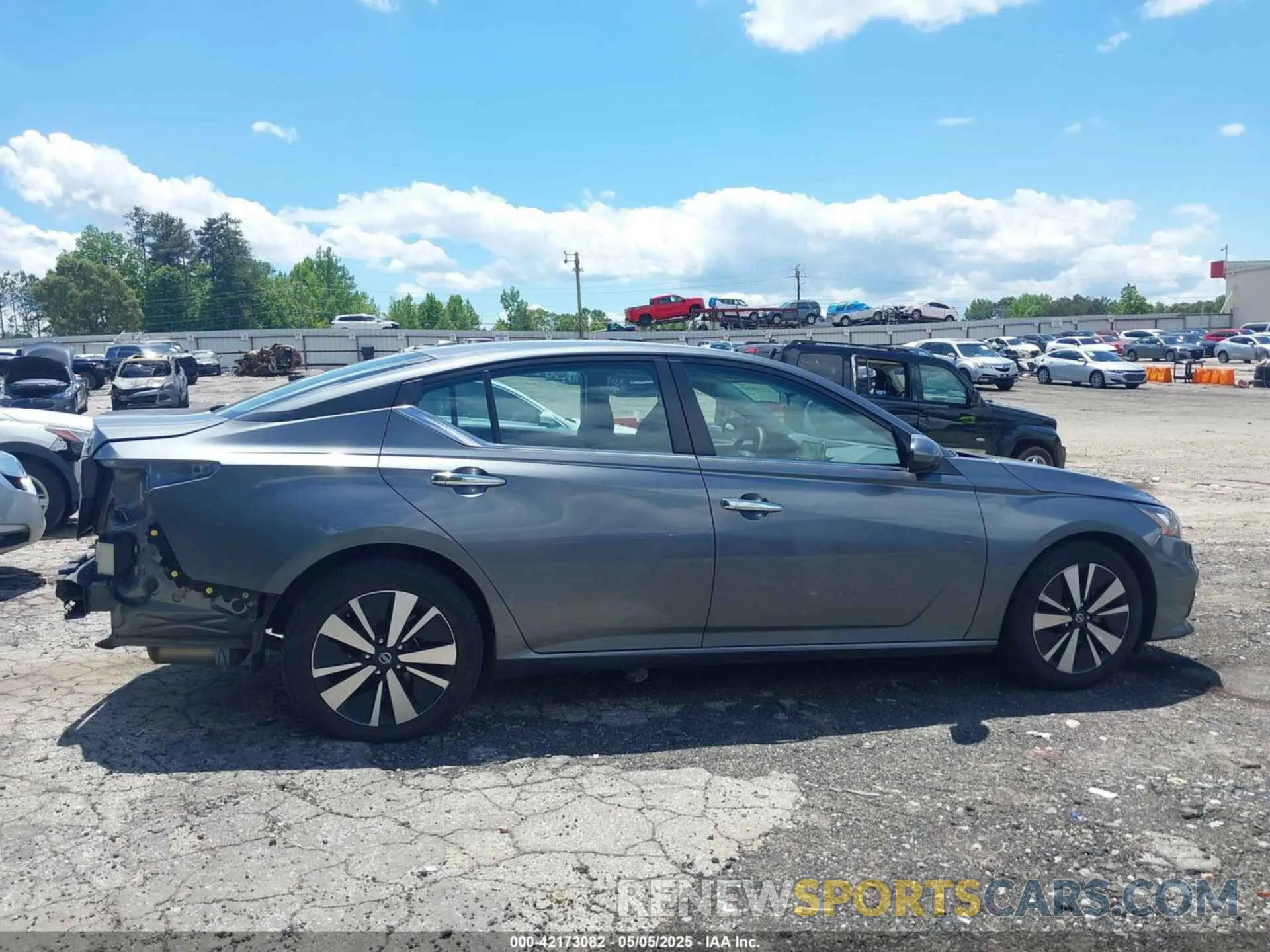 13 Photograph of a damaged car 1N4BL4DV2NN403555 NISSAN ALTIMA 2022