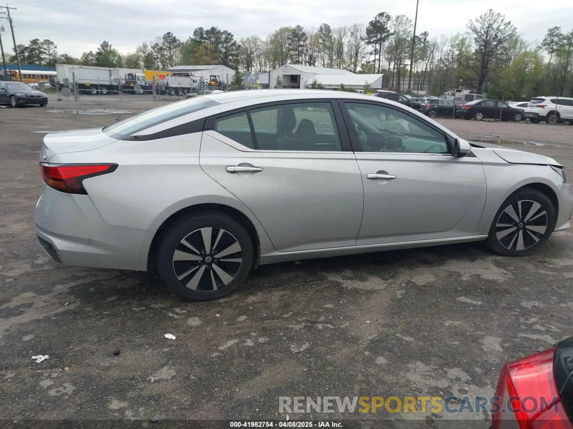 13 Photograph of a damaged car 1N4BL4DV3NN368749 NISSAN ALTIMA 2022