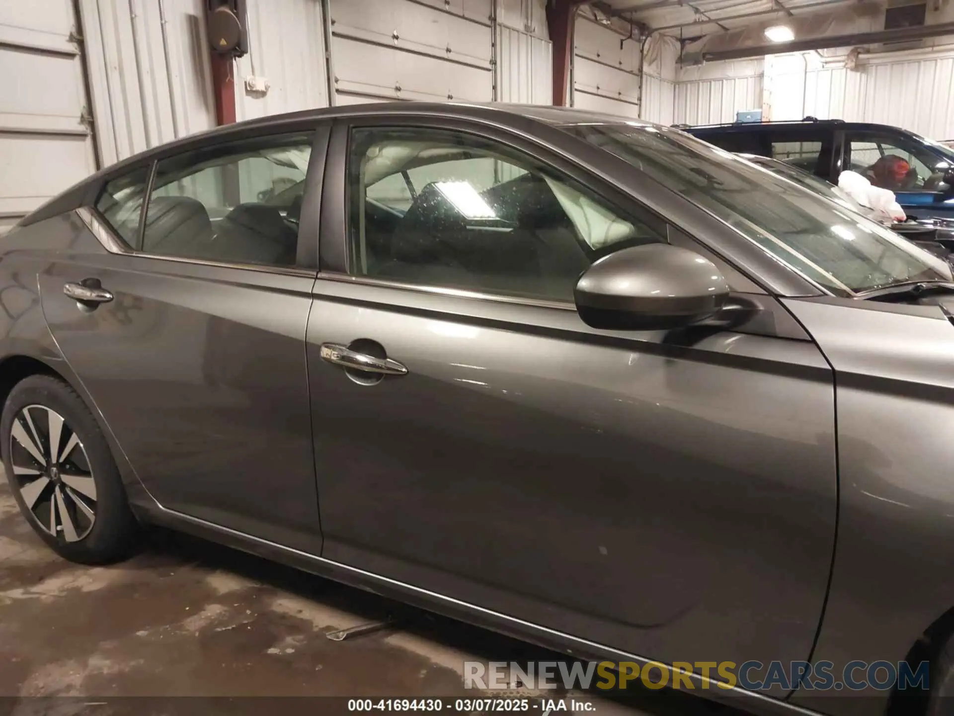 13 Photograph of a damaged car 1N4BL4DV3NN411177 NISSAN ALTIMA 2022