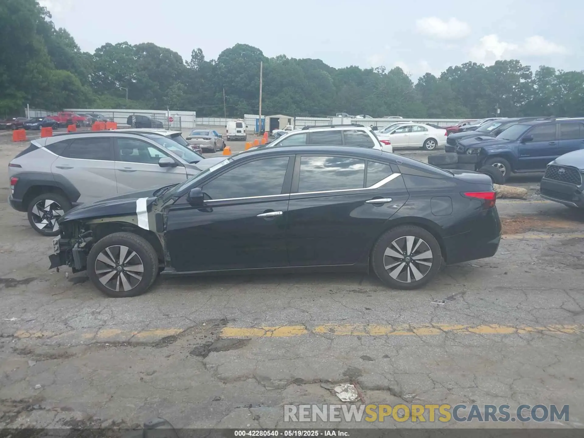 14 Photograph of a damaged car 1N4BL4DV4NN313632 NISSAN ALTIMA 2022