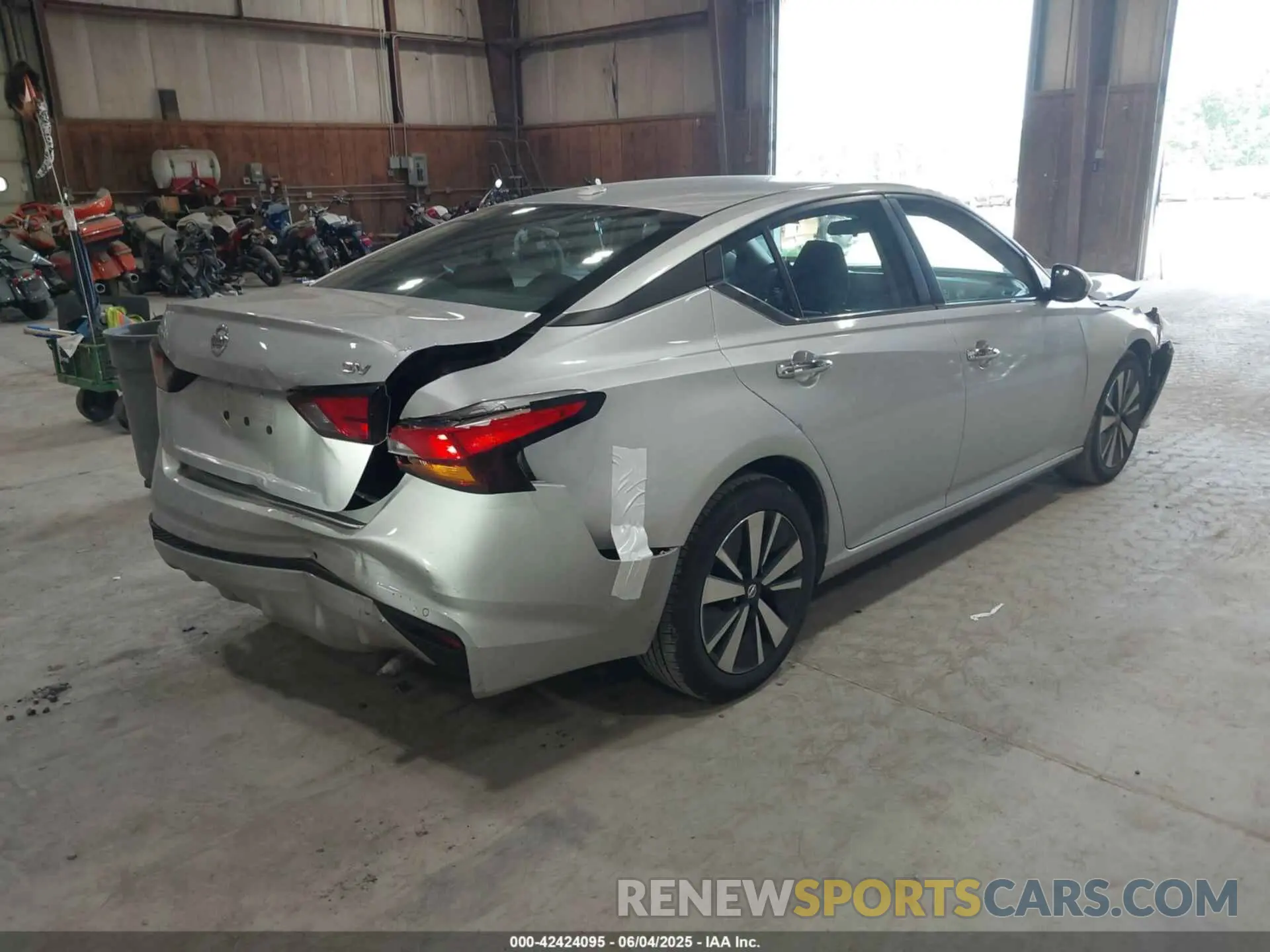 4 Photograph of a damaged car 1N4BL4DV4NN317096 NISSAN ALTIMA 2022