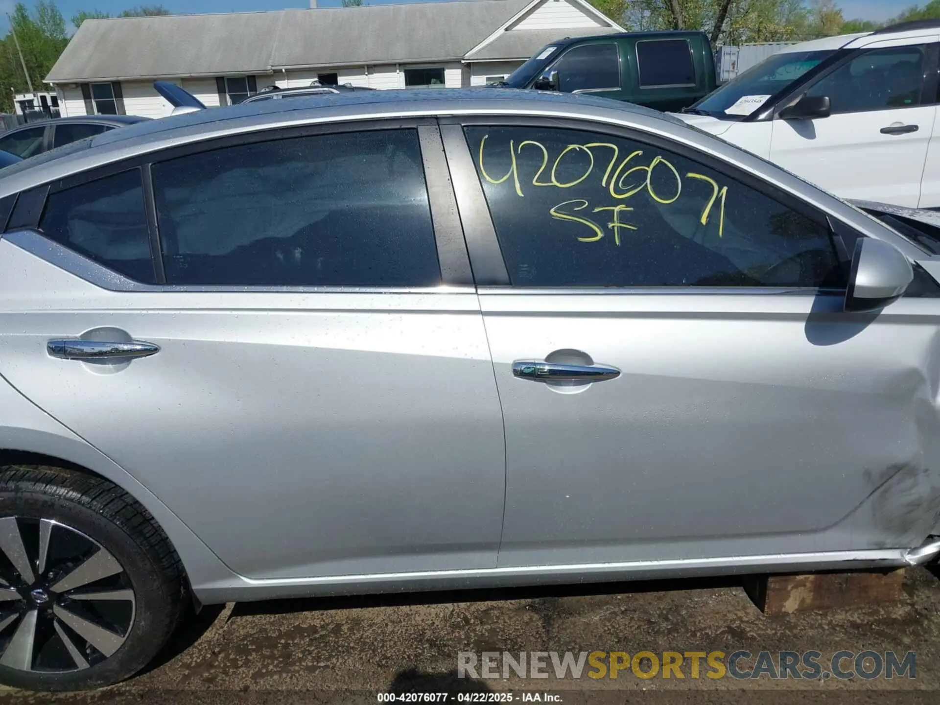 13 Photograph of a damaged car 1N4BL4DV5NN374875 NISSAN ALTIMA 2022