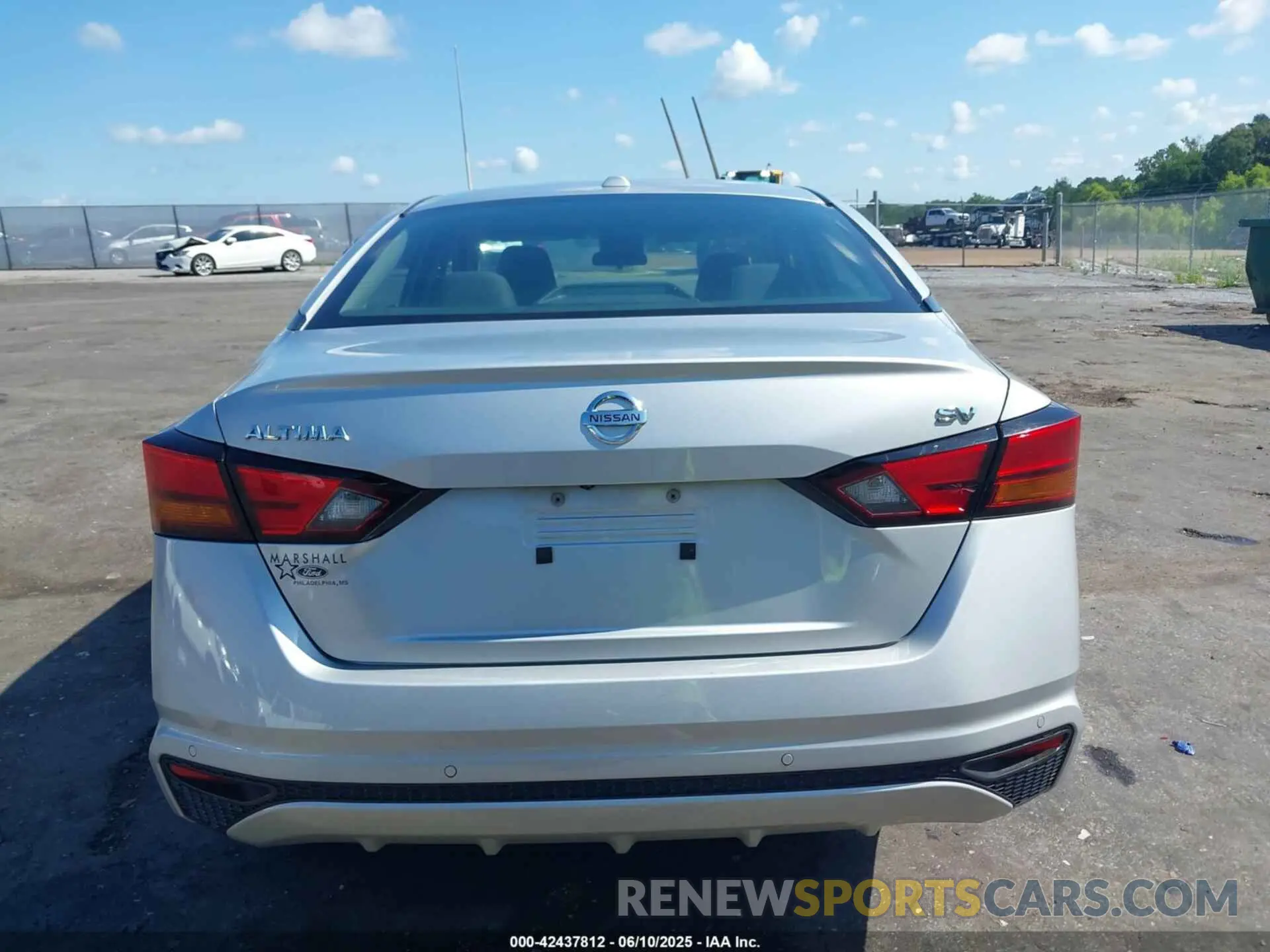 17 Photograph of a damaged car 1N4BL4DV6NN385495 NISSAN ALTIMA 2022