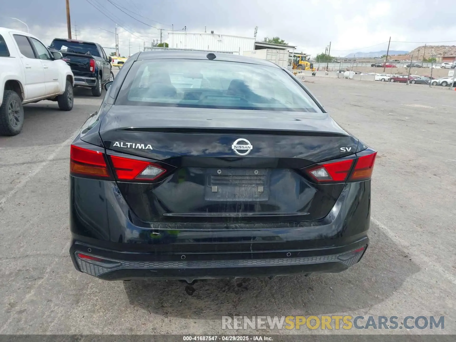 17 Photograph of a damaged car 1N4BL4DV6NN423999 NISSAN ALTIMA 2022