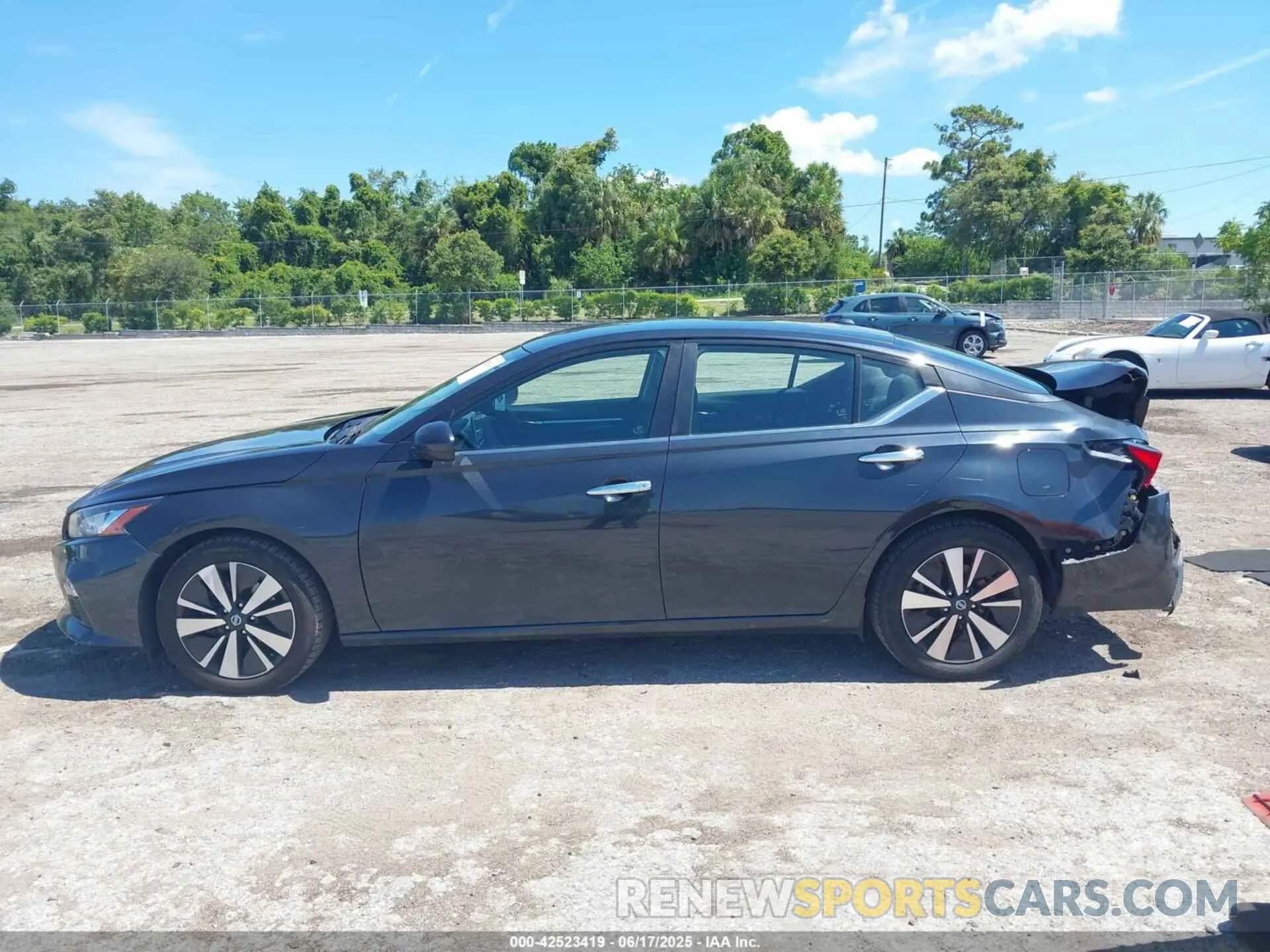 14 Photograph of a damaged car 1N4BL4DV7NN325015 NISSAN ALTIMA 2022