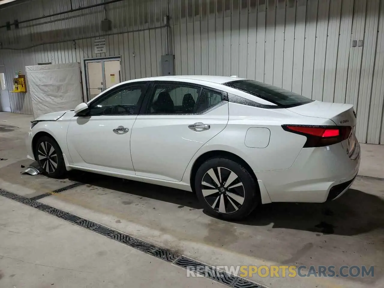 2 Photograph of a damaged car 1N4BL4DV7NN353946 NISSAN ALTIMA 2022