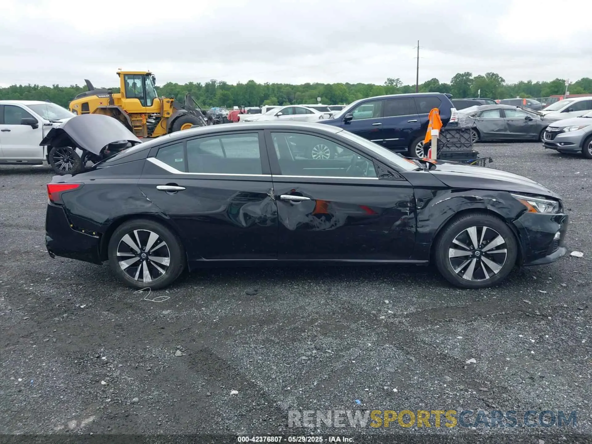 13 Photograph of a damaged car 1N4BL4DV7NN354384 NISSAN ALTIMA 2022