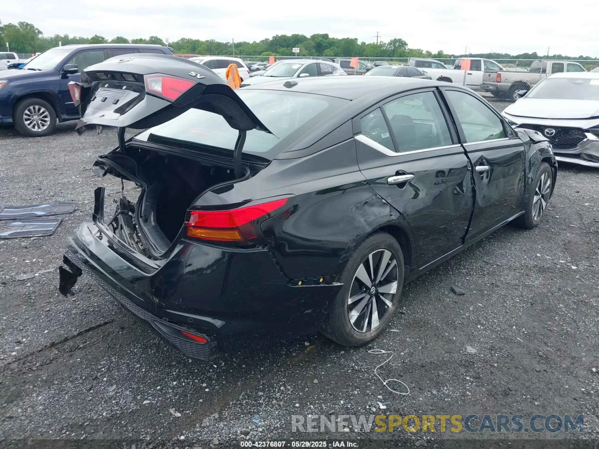4 Photograph of a damaged car 1N4BL4DV7NN354384 NISSAN ALTIMA 2022