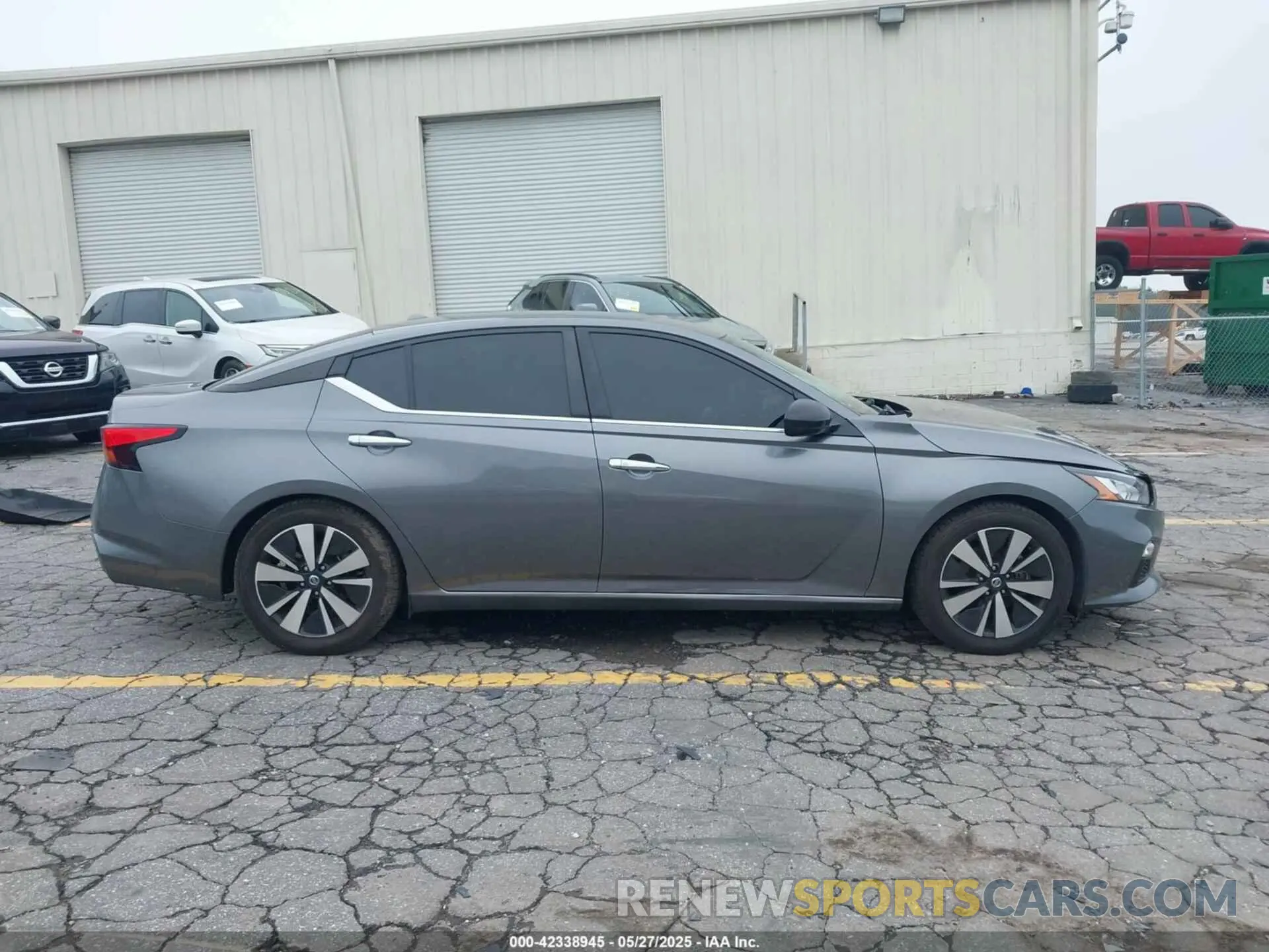 13 Photograph of a damaged car 1N4BL4DV7NN381813 NISSAN ALTIMA 2022