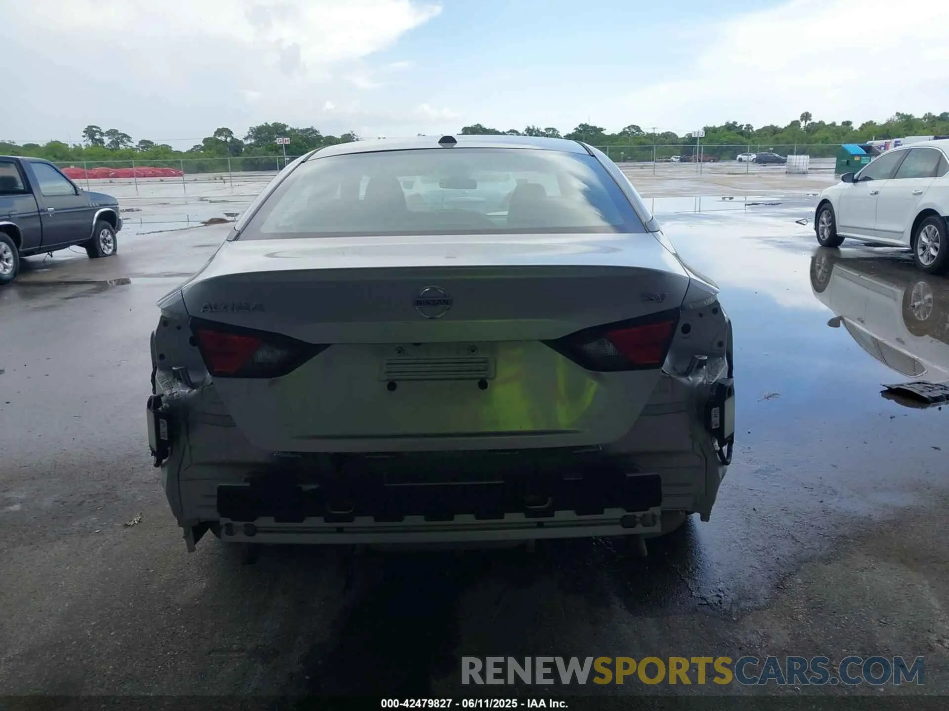 17 Photograph of a damaged car 1N4BL4DV8NN305632 NISSAN ALTIMA 2022