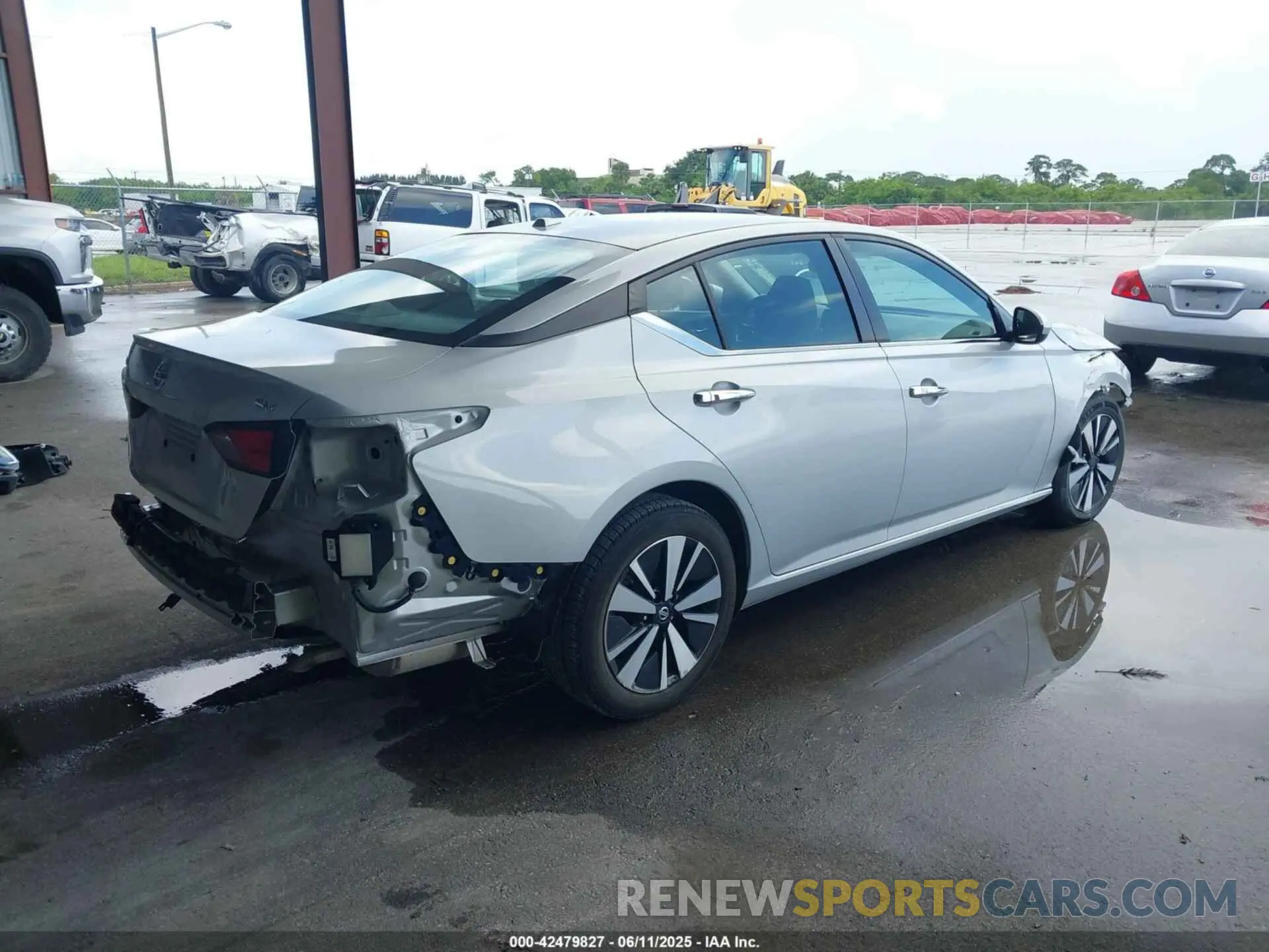4 Photograph of a damaged car 1N4BL4DV8NN305632 NISSAN ALTIMA 2022