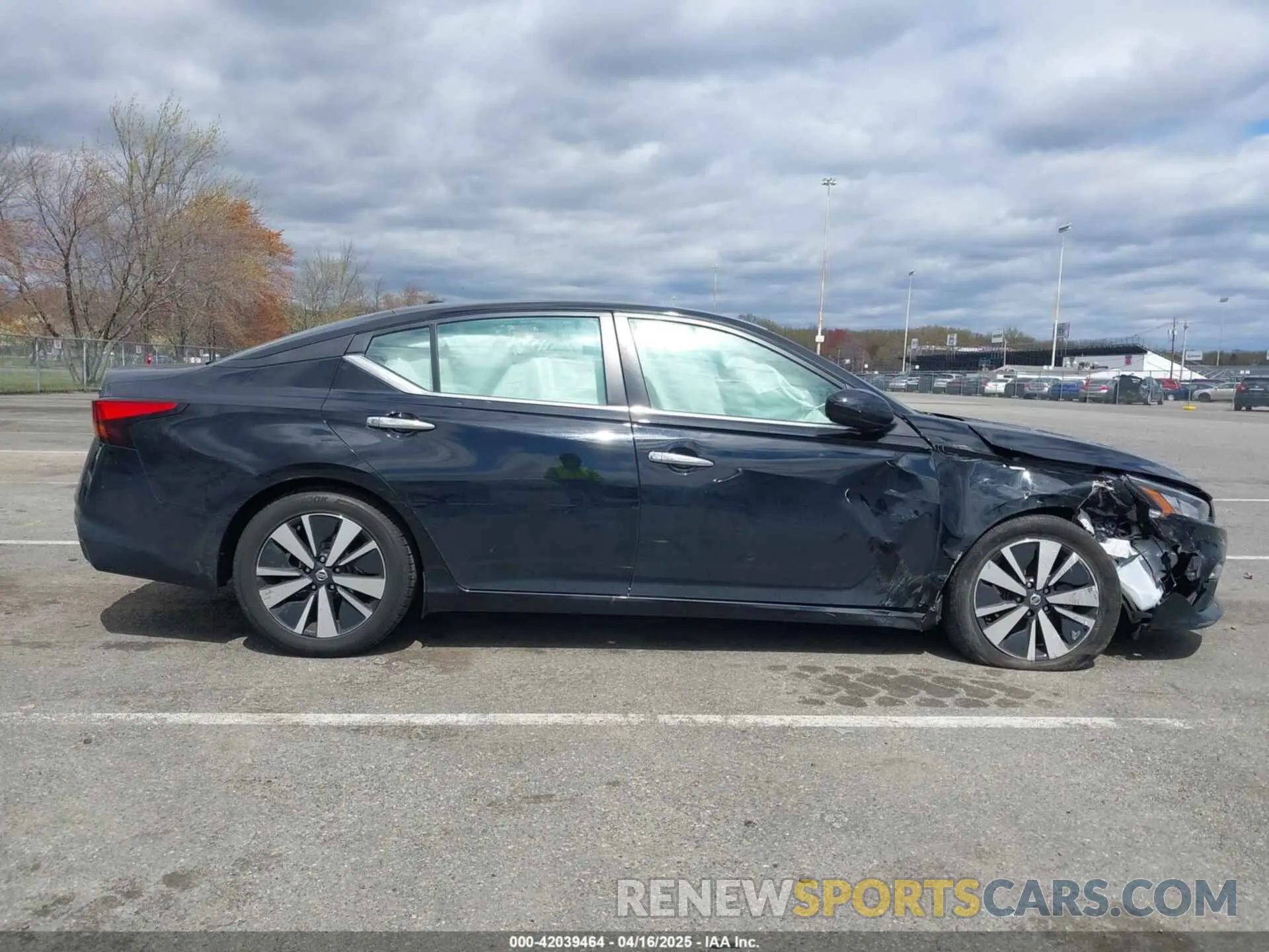 13 Photograph of a damaged car 1N4BL4DV8NN318591 NISSAN ALTIMA 2022