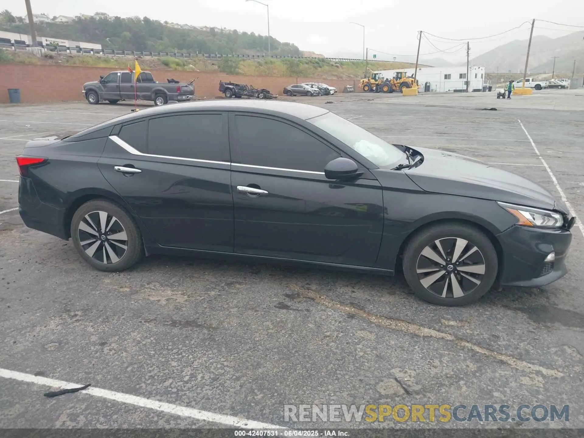 13 Photograph of a damaged car 1N4BL4DV8NN331938 NISSAN ALTIMA 2022