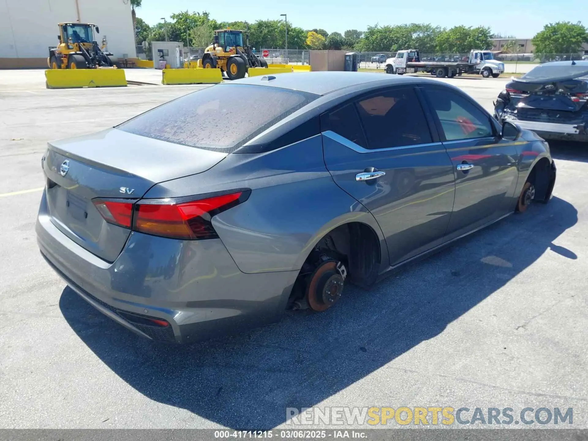 4 Photograph of a damaged car 1N4BL4DV8NN388866 NISSAN ALTIMA 2022