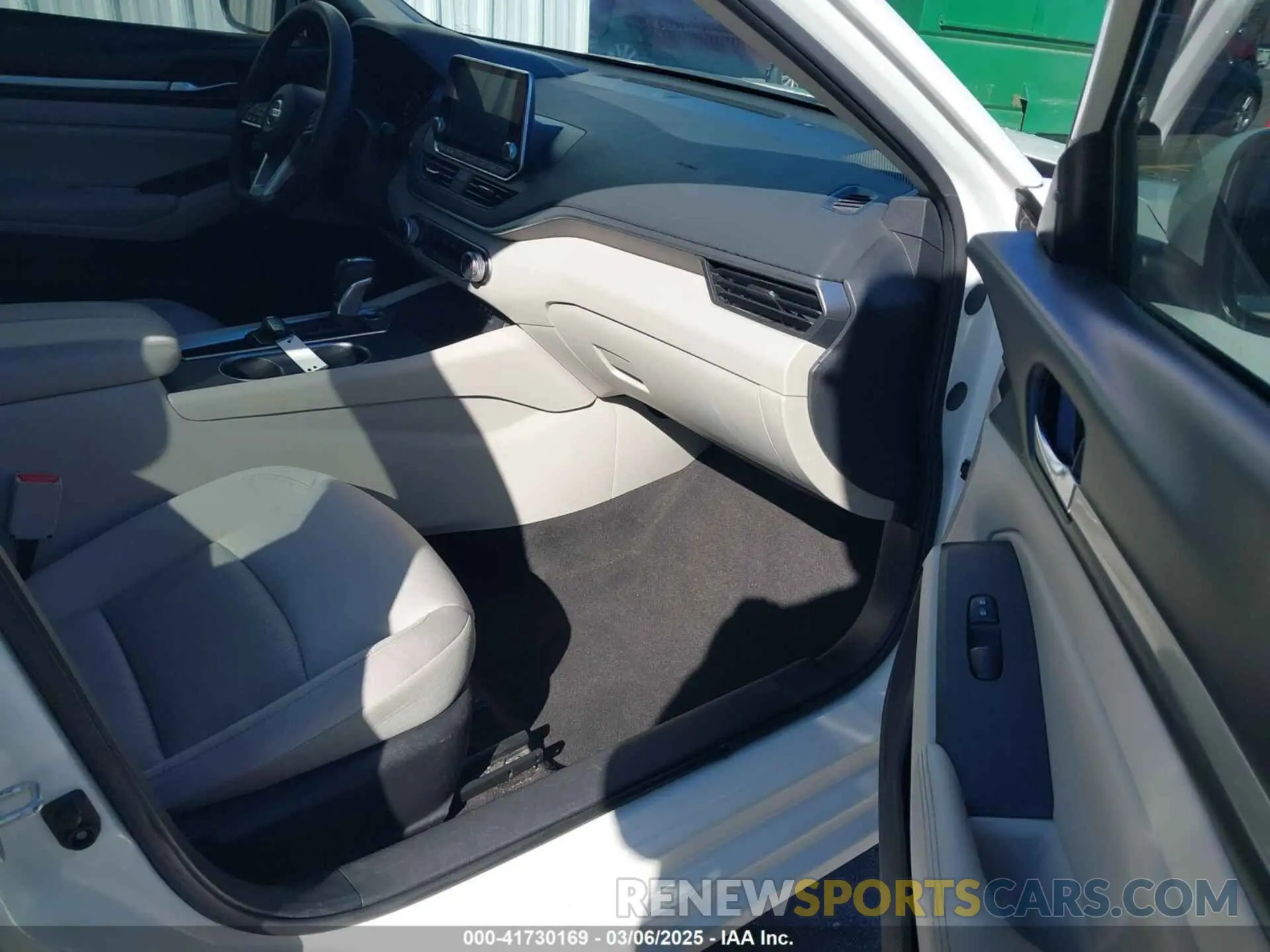 5 Photograph of a damaged car 1N4BL4DV9NN323850 NISSAN ALTIMA 2022