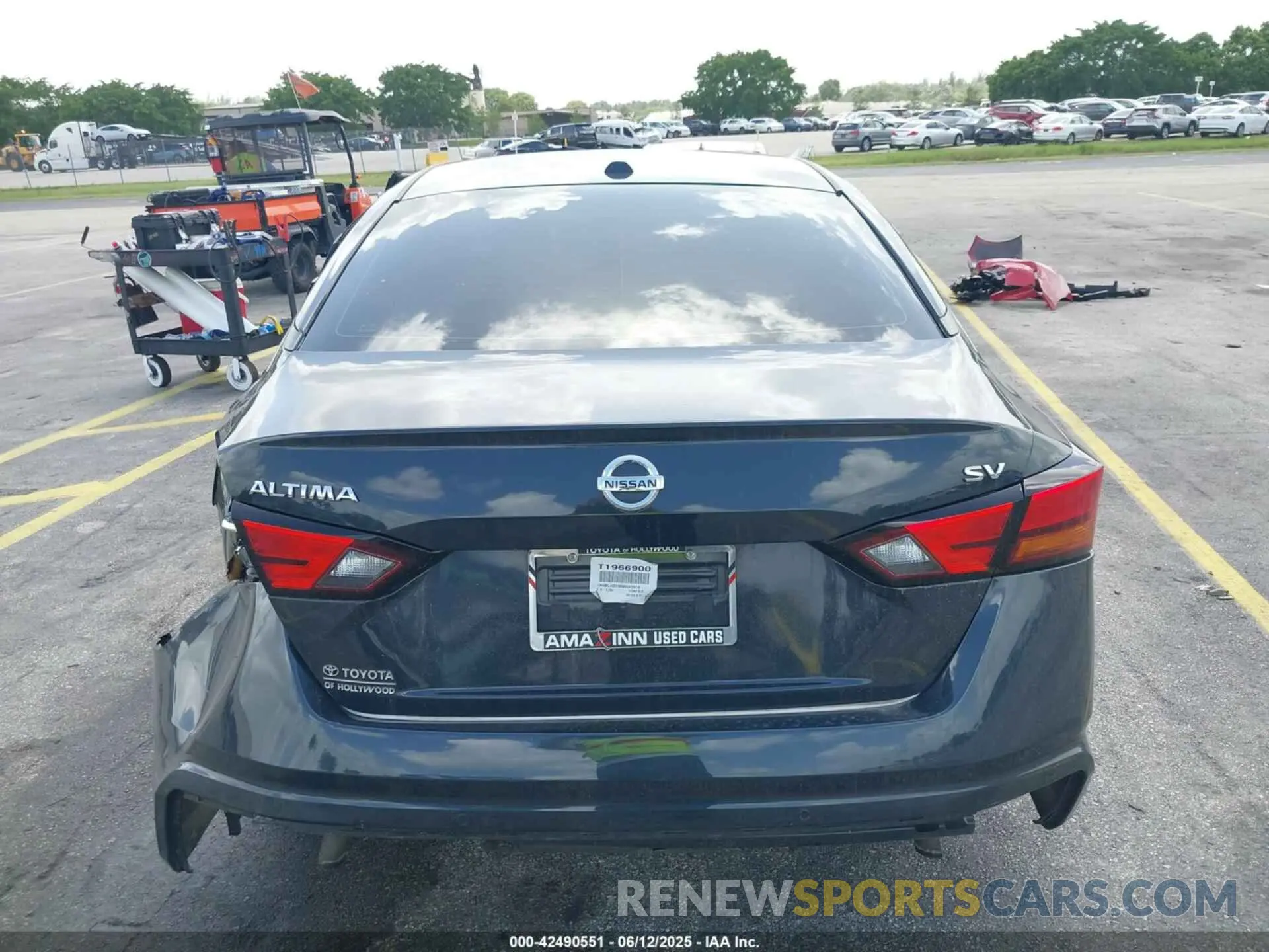 17 Photograph of a damaged car 1N4BL4DV9NN342916 NISSAN ALTIMA 2022