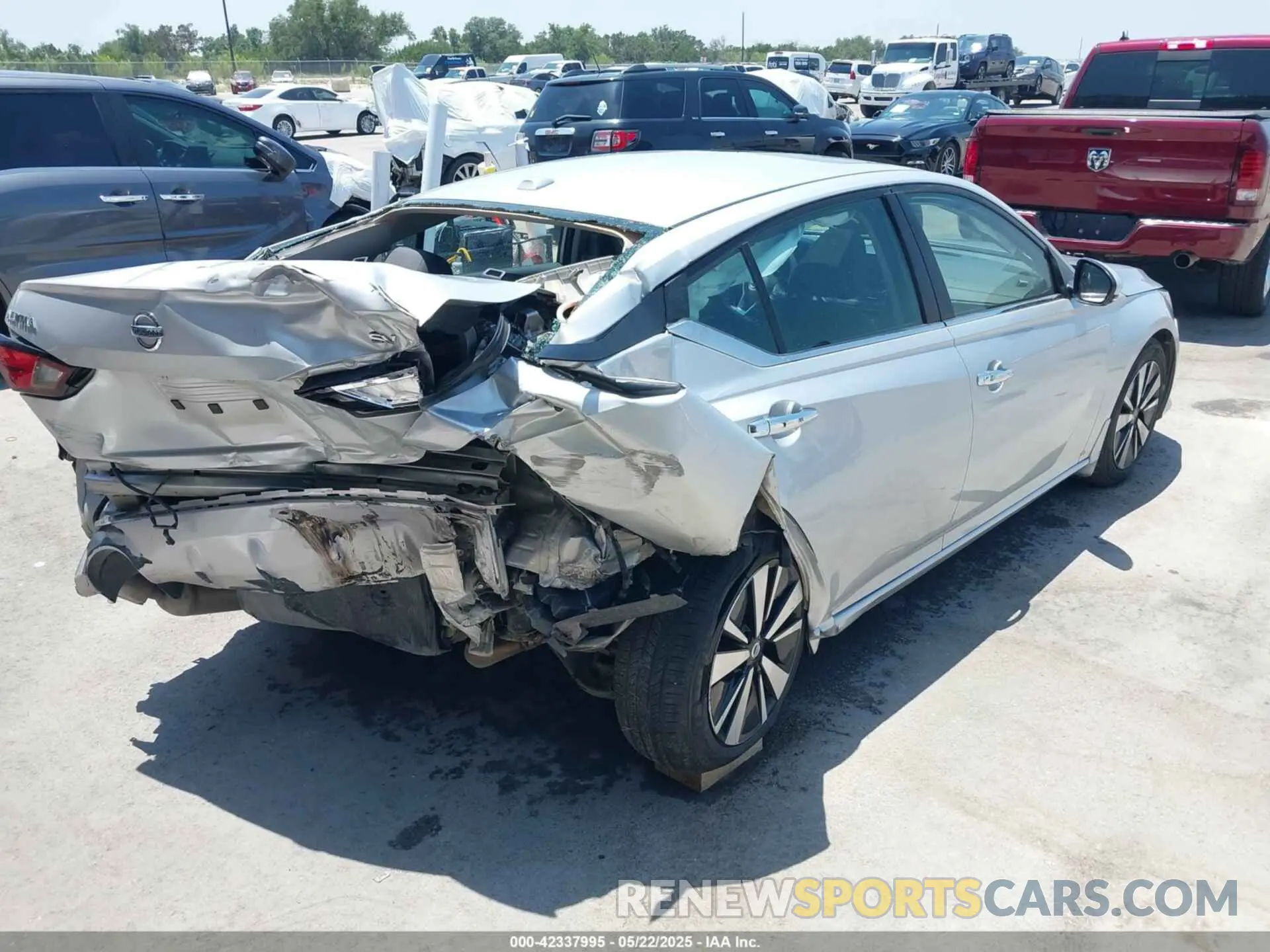 4 Photograph of a damaged car 1N4BL4DV9NN356248 NISSAN ALTIMA 2022