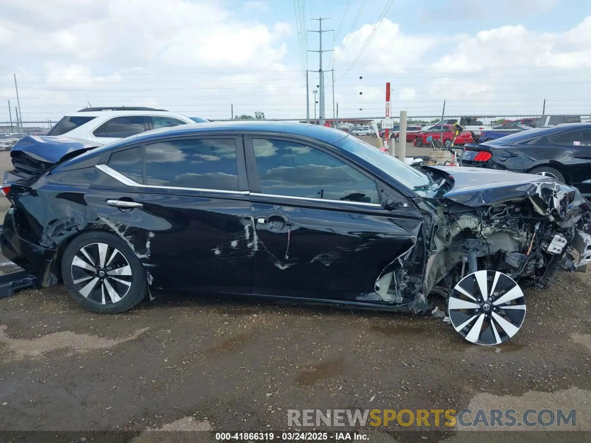 13 Photograph of a damaged car 1N4BL4DV9NN361630 NISSAN ALTIMA 2022