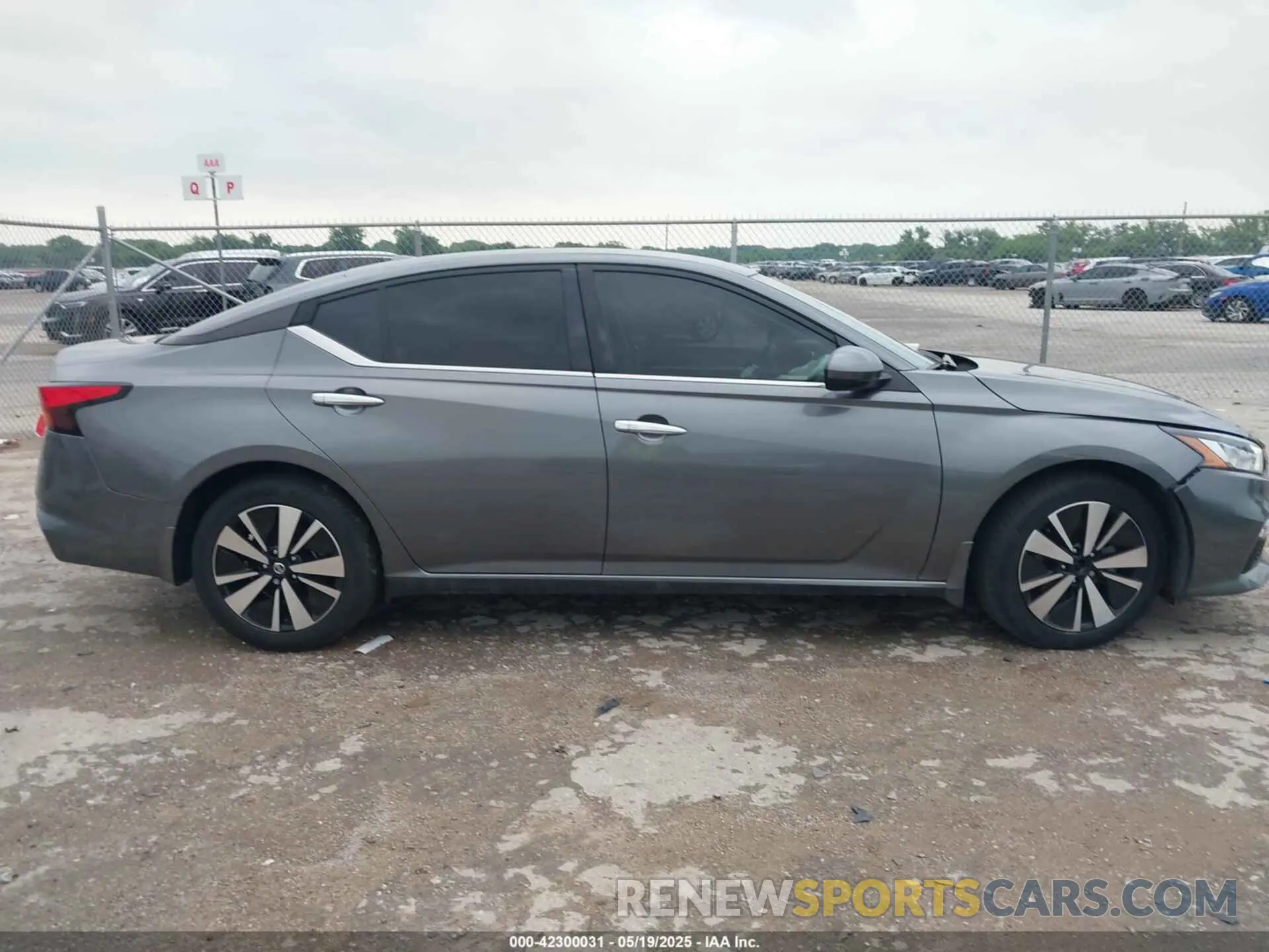 13 Photograph of a damaged car 1N4BL4DV9NN391324 NISSAN ALTIMA 2022