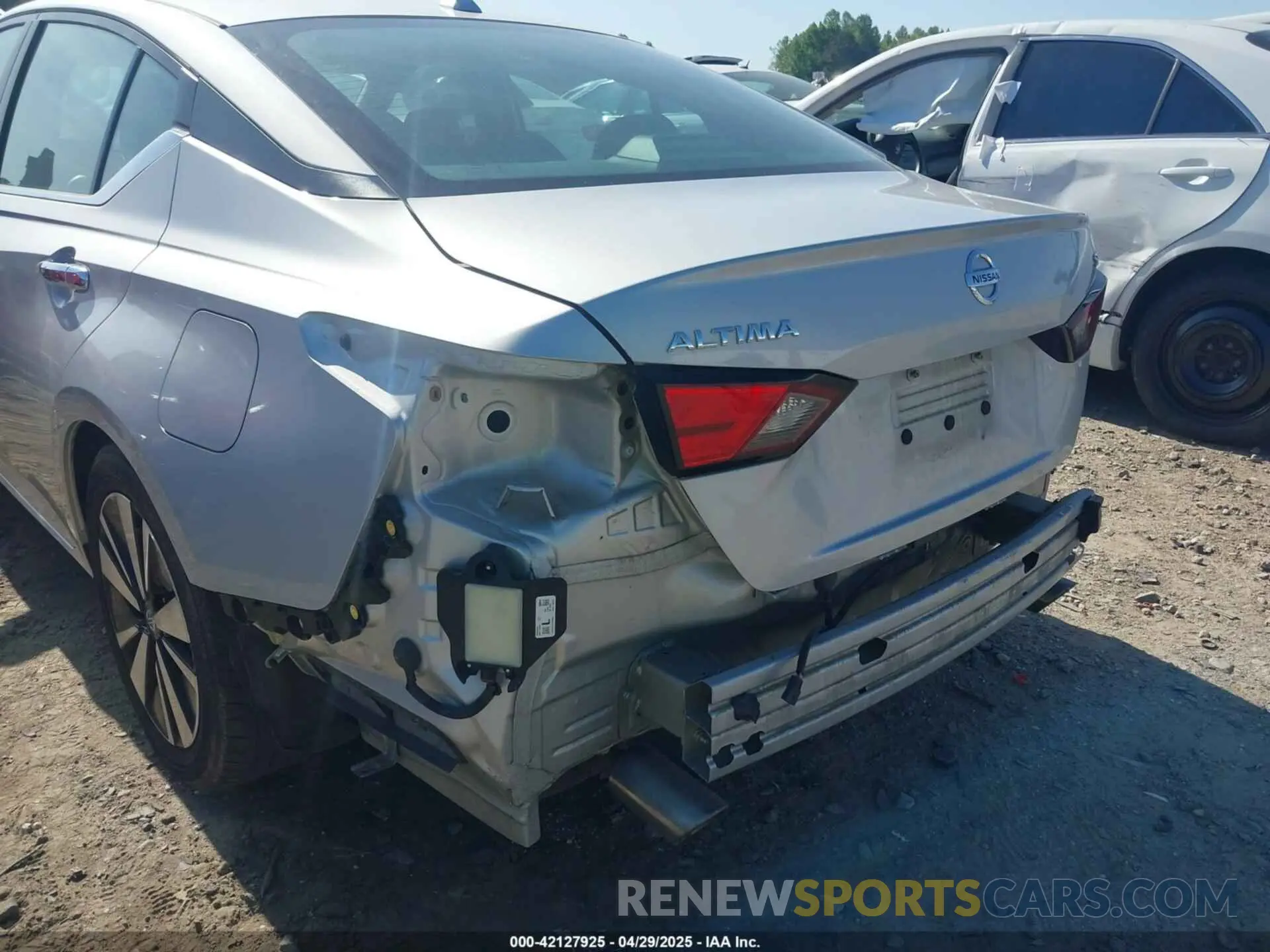 18 Photograph of a damaged car 1N4BL4DVXNN308841 NISSAN ALTIMA 2022