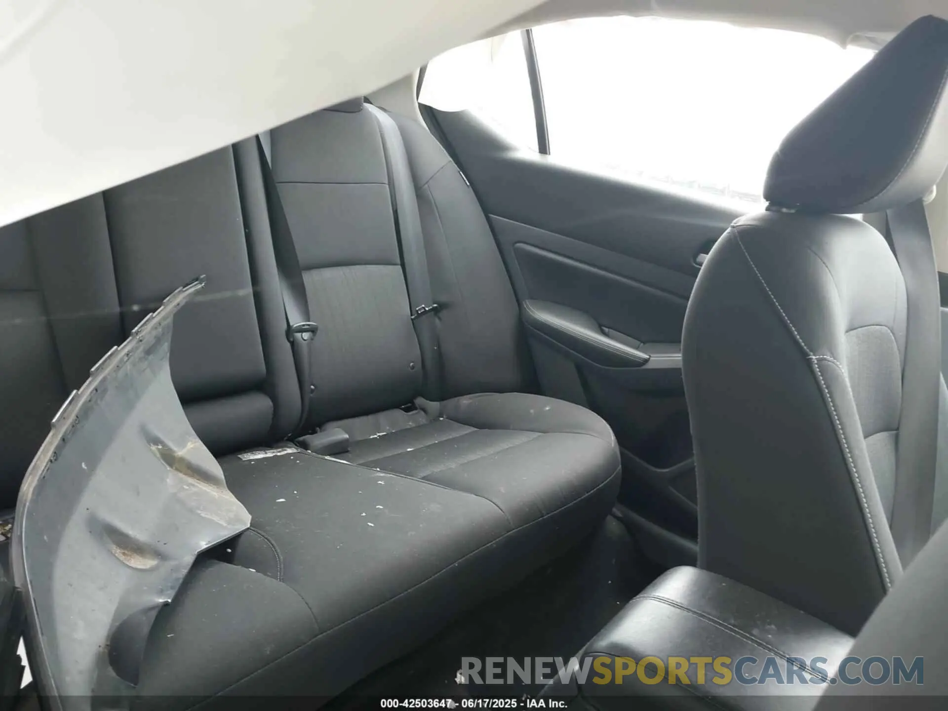 8 Photograph of a damaged car 1N4BL4DVXNN319841 NISSAN ALTIMA 2022