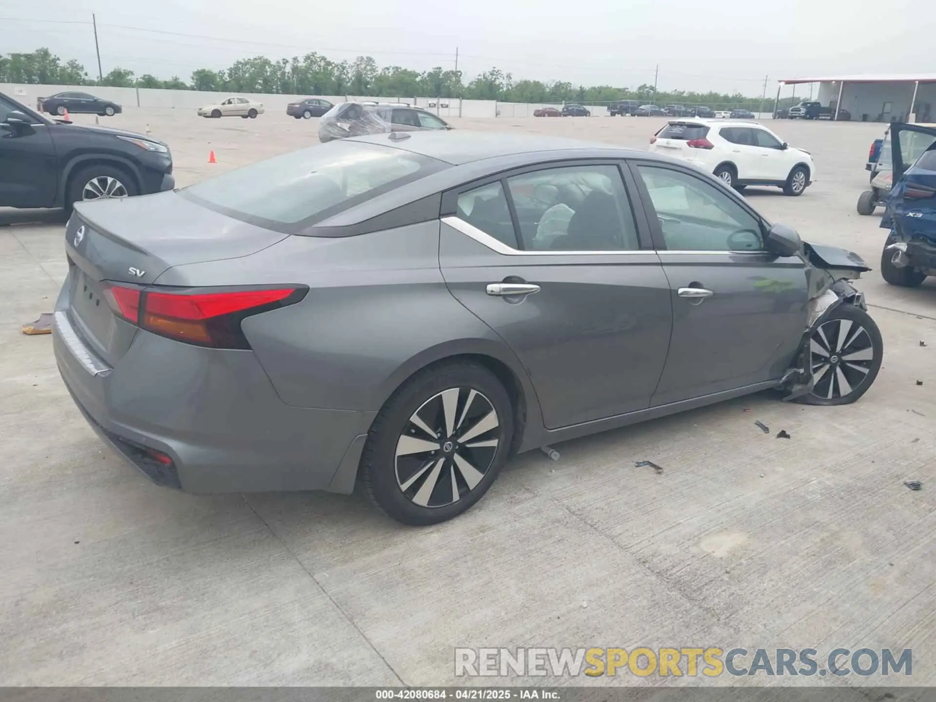 4 Photograph of a damaged car 1N4BL4DVXNN321637 NISSAN ALTIMA 2022