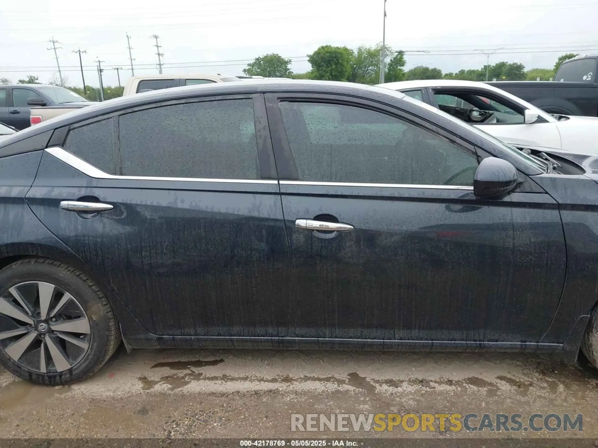 13 Photograph of a damaged car 1N4BL4DVXNN324148 NISSAN ALTIMA 2022