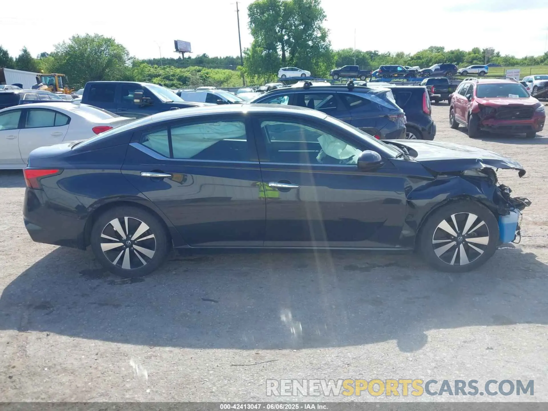 12 Photograph of a damaged car 1N4BL4DVXNN380851 NISSAN ALTIMA 2022