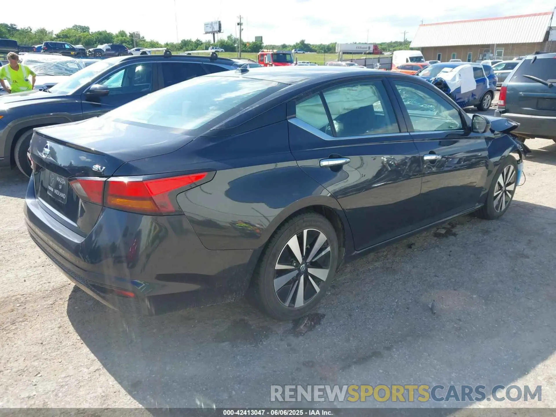 4 Photograph of a damaged car 1N4BL4DVXNN380851 NISSAN ALTIMA 2022