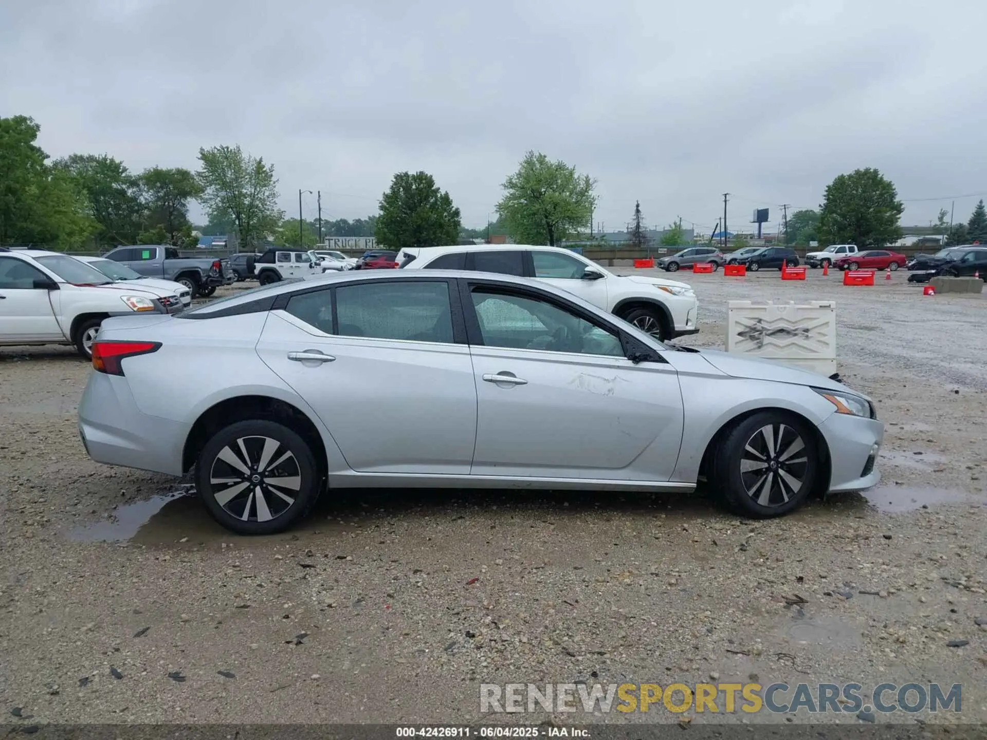 13 Photograph of a damaged car 1N4BL4DW0NN366384 NISSAN ALTIMA 2022