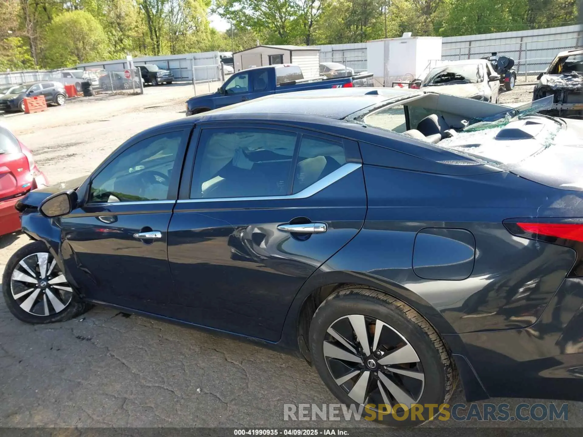 13 Photograph of a damaged car 1N4BL4DW6NN366681 NISSAN ALTIMA 2022