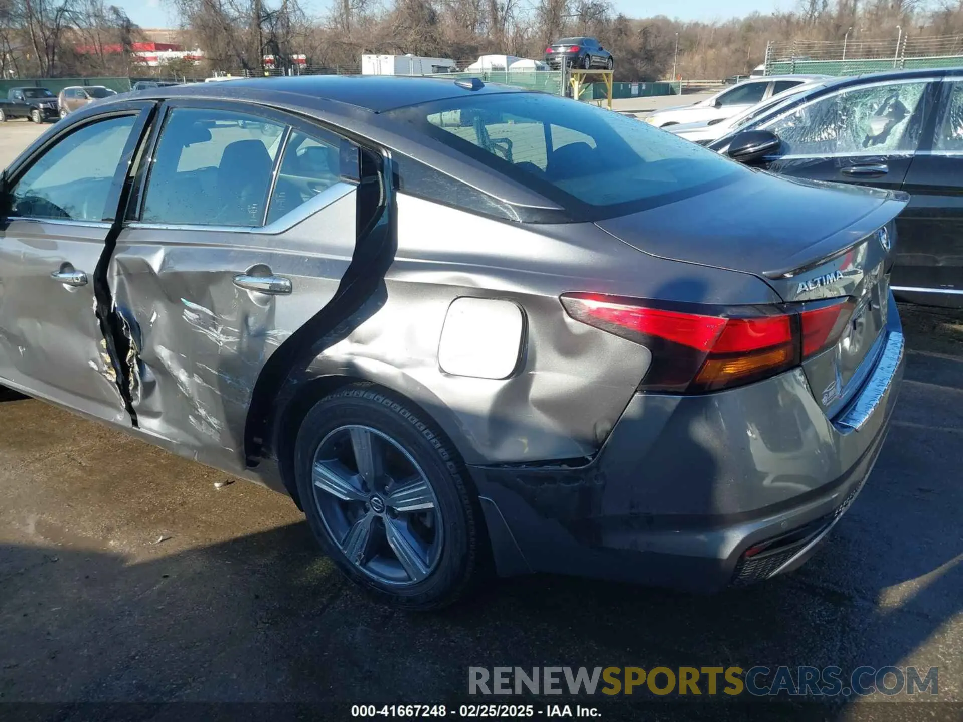 18 Photograph of a damaged car 1N4BL4EV1NN412861 NISSAN ALTIMA 2022