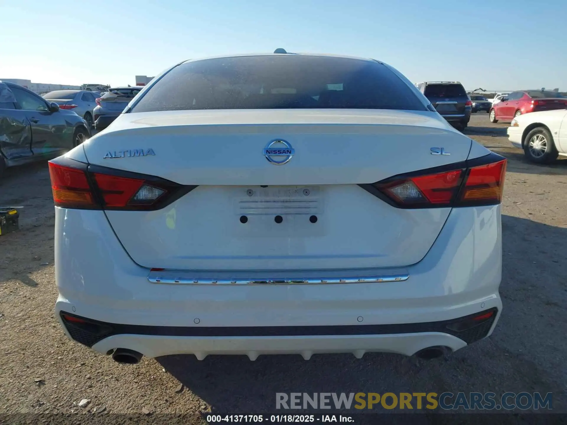 17 Photograph of a damaged car 1N4BL4EV4NN323785 NISSAN ALTIMA 2022