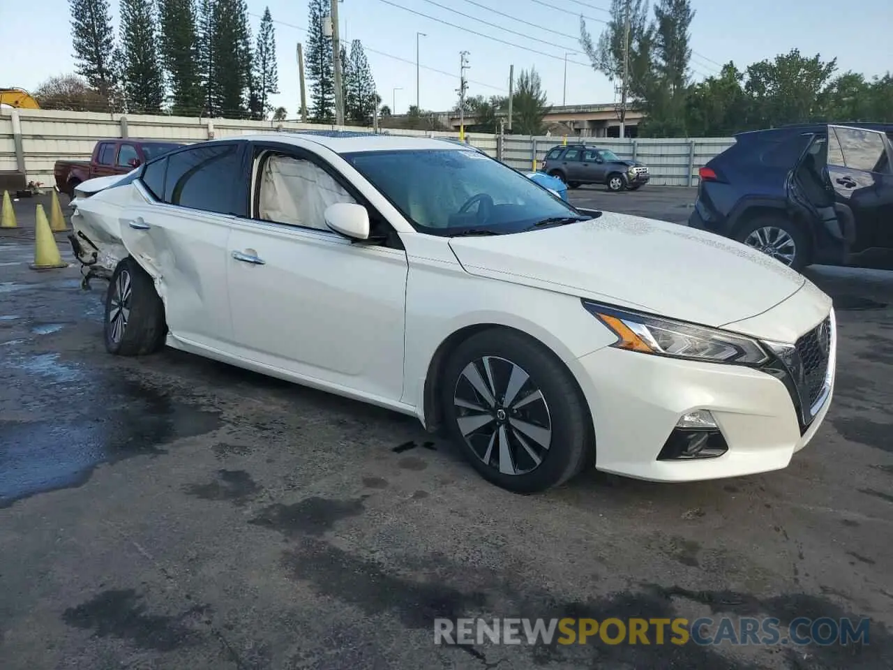 4 Photograph of a damaged car 1N4BL4EV8NN315902 NISSAN ALTIMA 2022