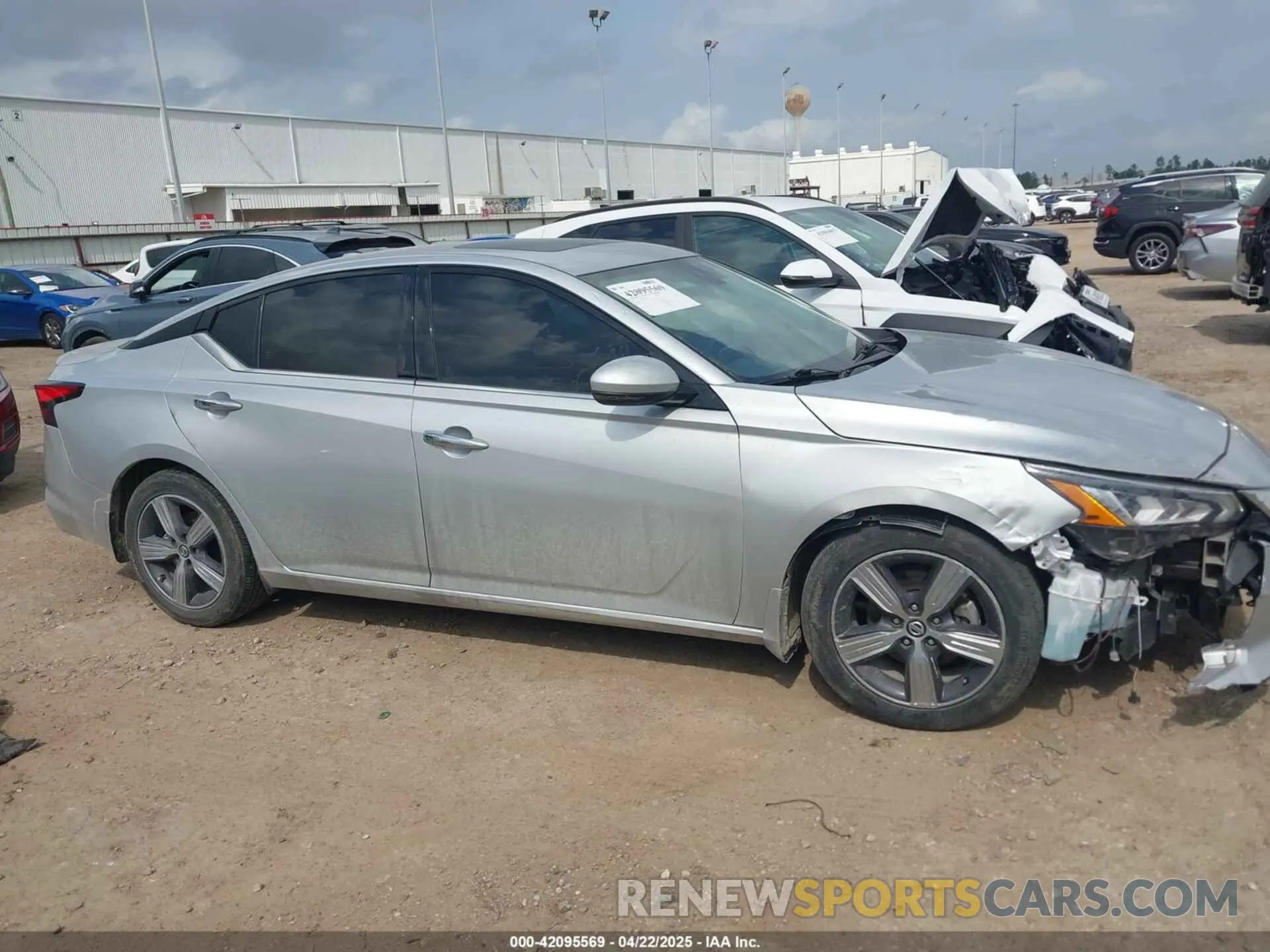 13 Photograph of a damaged car 1N4BL4EVXNN414981 NISSAN ALTIMA 2022