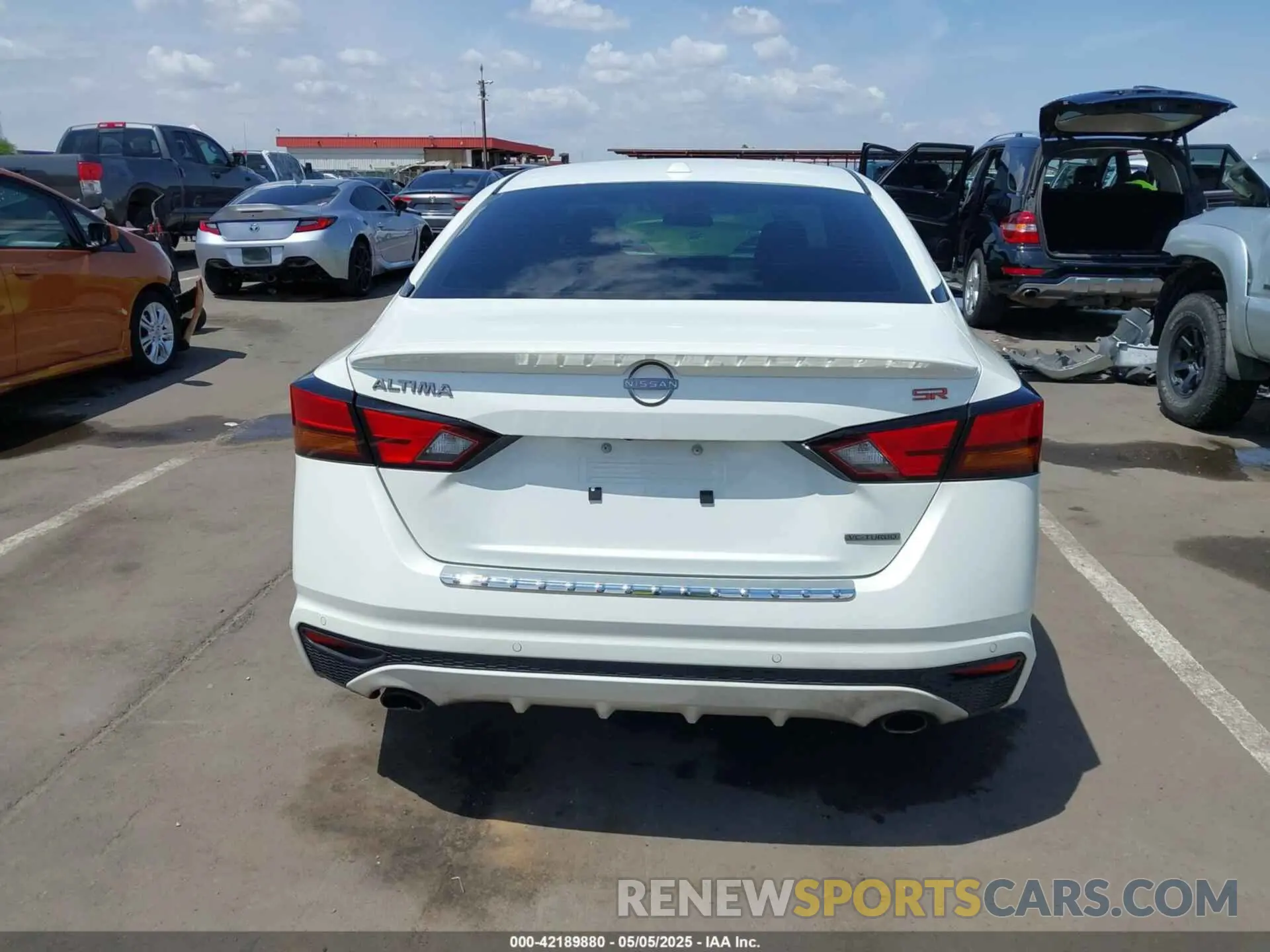 17 Photograph of a damaged car 1N4AL4CV3PN327621 NISSAN ALTIMA 2023