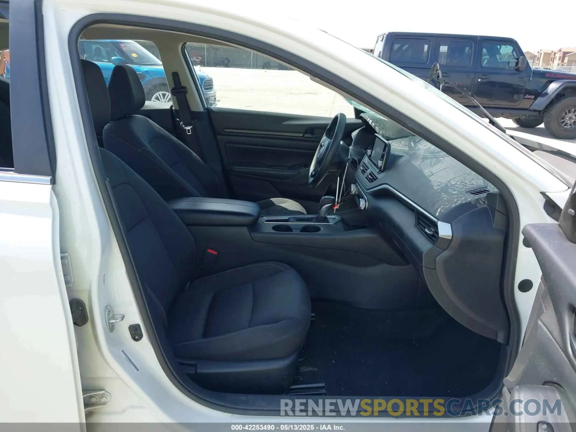 5 Photograph of a damaged car 1N4BL4BV3PN344781 NISSAN ALTIMA 2023