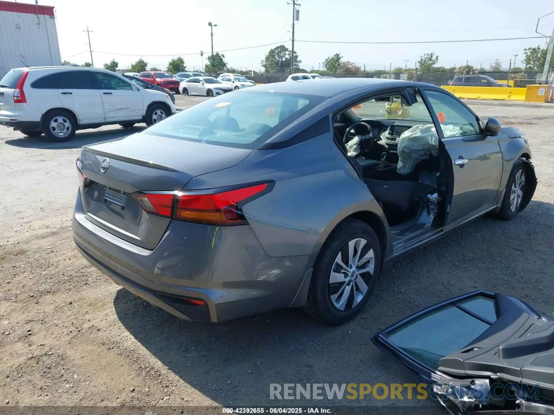 4 Photograph of a damaged car 1N4BL4BV9PN417233 NISSAN ALTIMA 2023