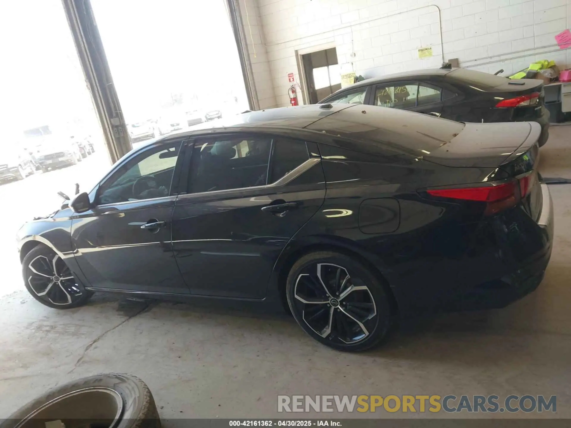 14 Photograph of a damaged car 1N4BL4CV3PN424077 NISSAN ALTIMA 2023
