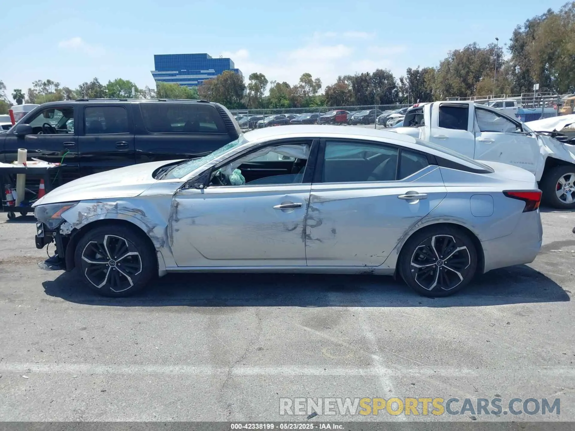 14 Photograph of a damaged car 1N4BL4CV9PN373586 NISSAN ALTIMA 2023