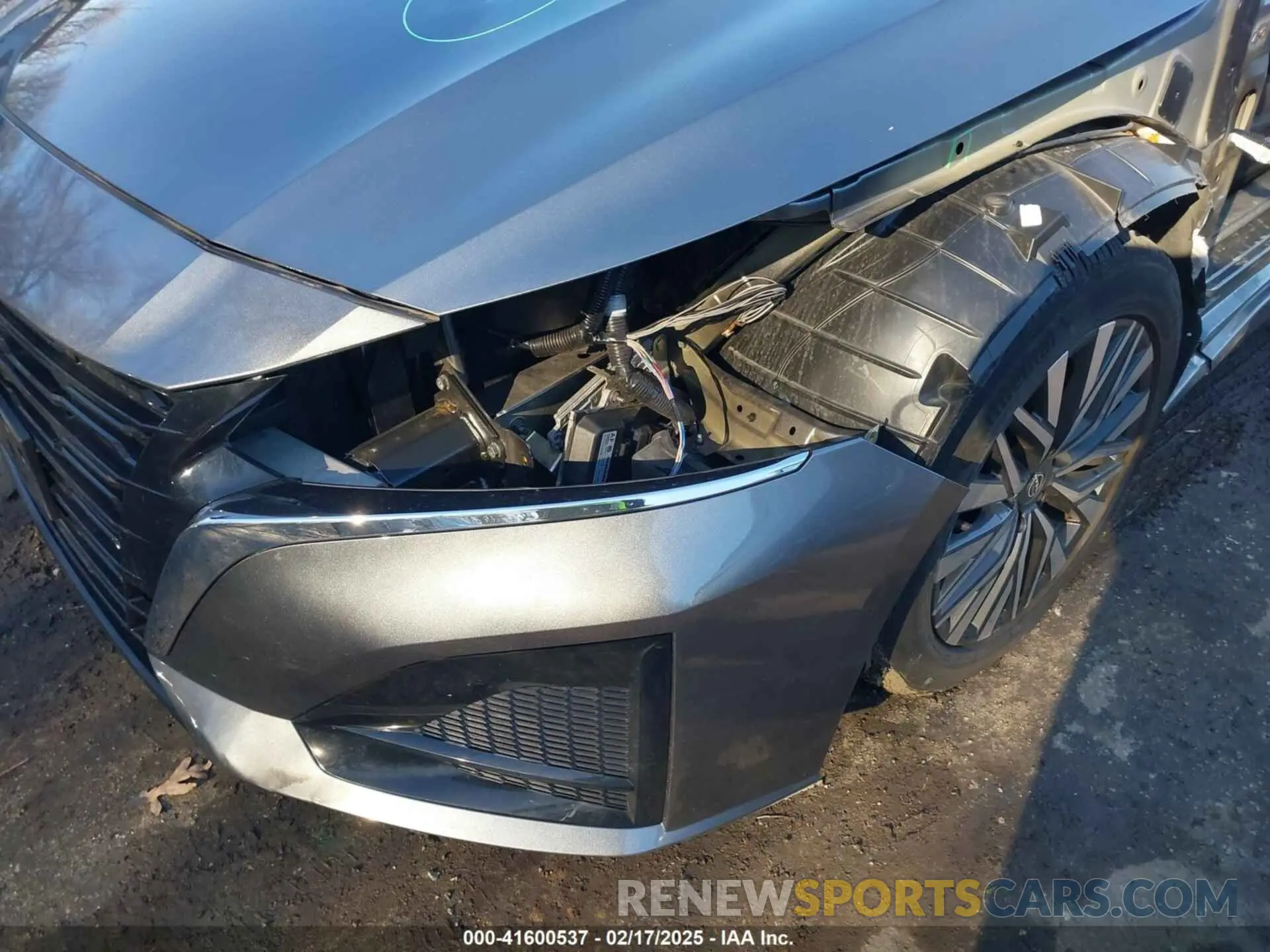 17 Photograph of a damaged car 1N4BL4DV0PN309886 NISSAN ALTIMA 2023