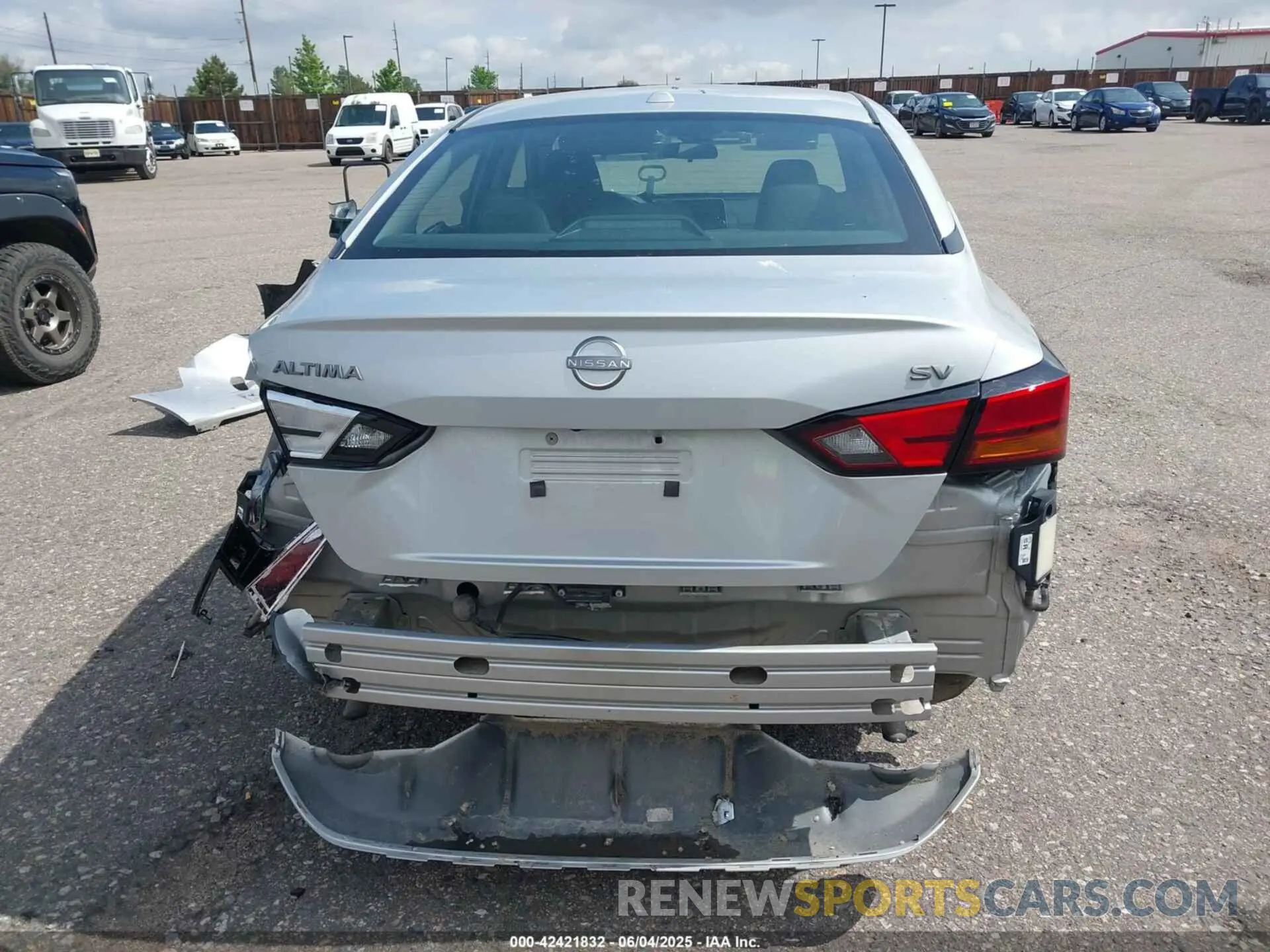 17 Photograph of a damaged car 1N4BL4DV0PN385186 NISSAN ALTIMA 2023