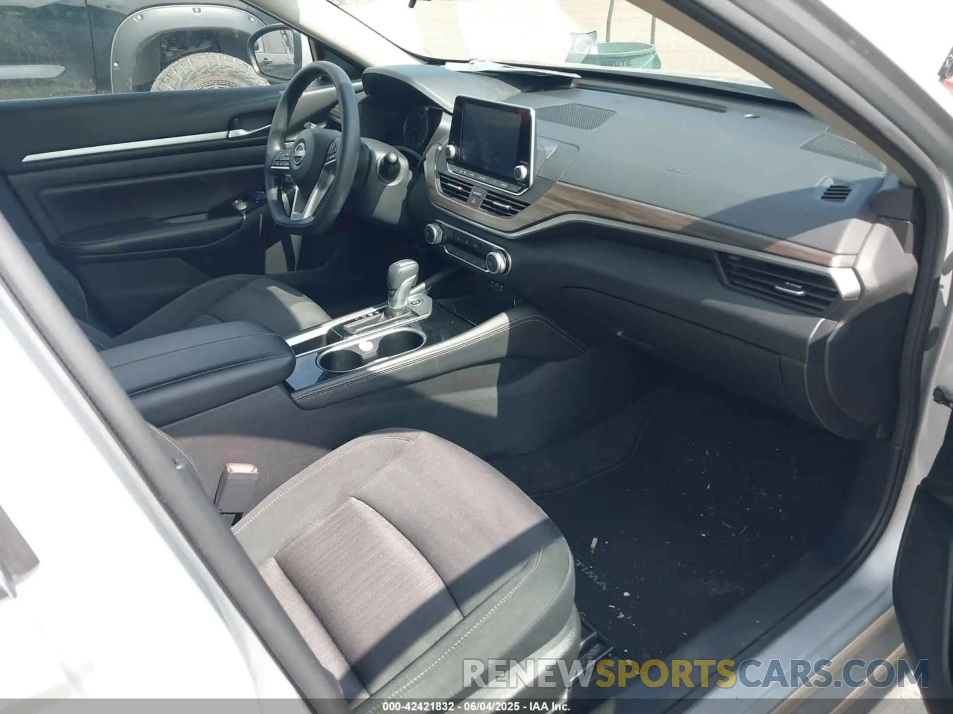 5 Photograph of a damaged car 1N4BL4DV0PN385186 NISSAN ALTIMA 2023