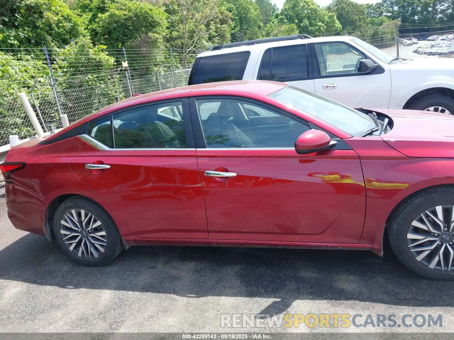 13 Photograph of a damaged car 1N4BL4DV0PN396253 NISSAN ALTIMA 2023