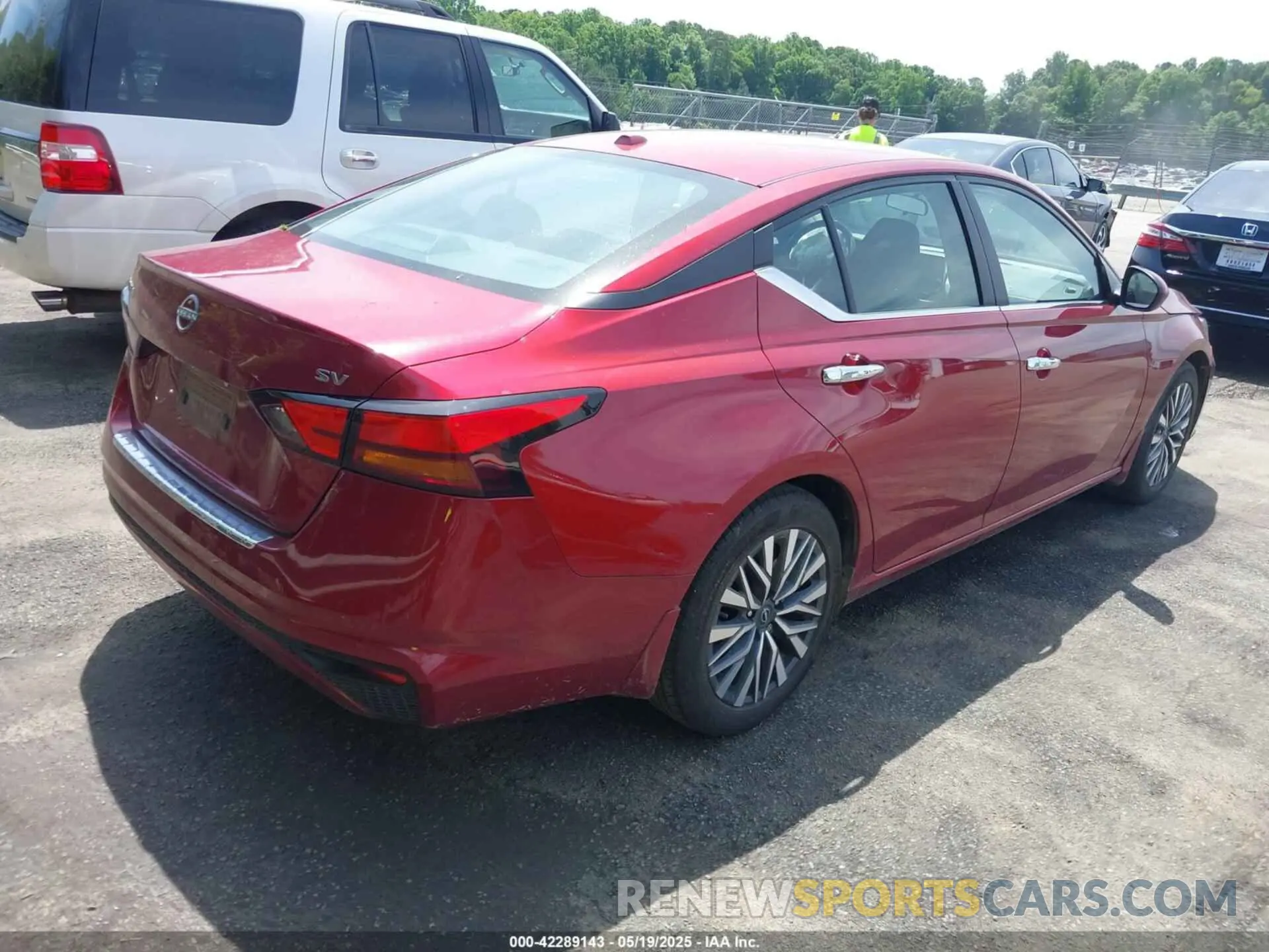 4 Photograph of a damaged car 1N4BL4DV0PN396253 NISSAN ALTIMA 2023